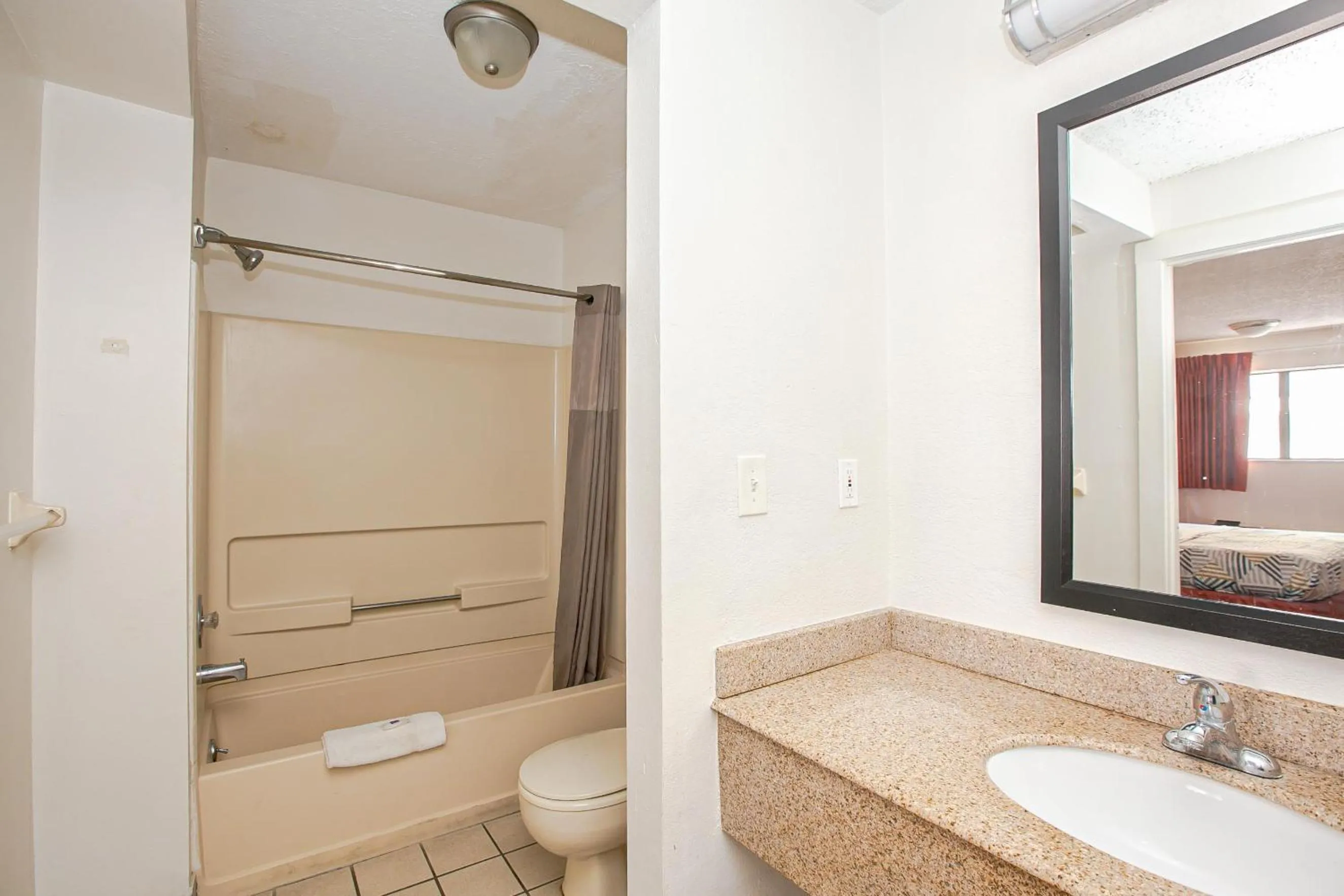 Bathroom in Motel 6-Dayton, OH - Englewood