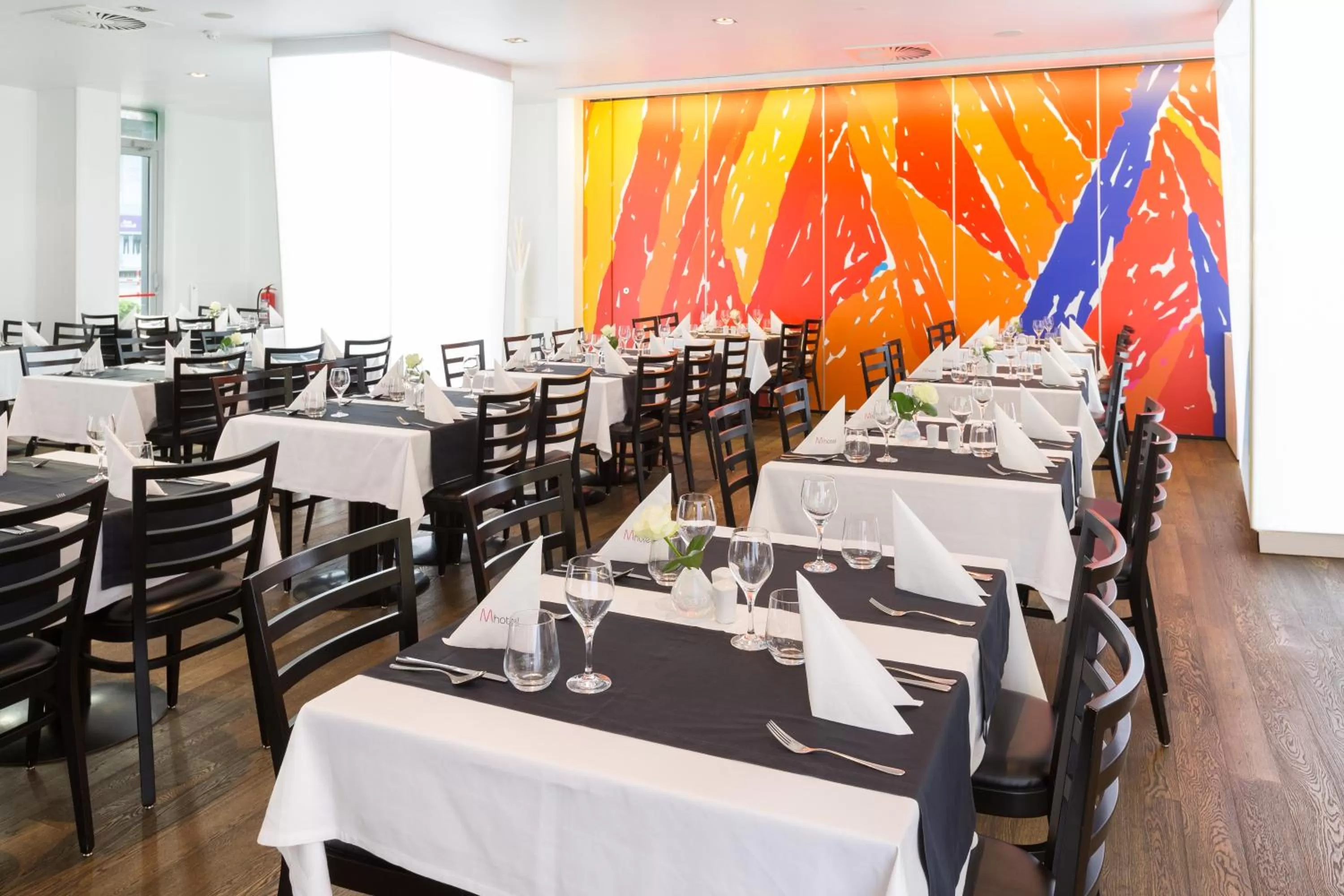 Restaurant/places to eat in M Hotel