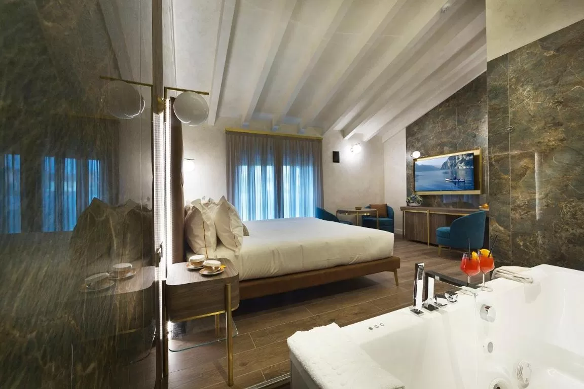 Bed in Vip's Motel Luxury Accommodation & Spa