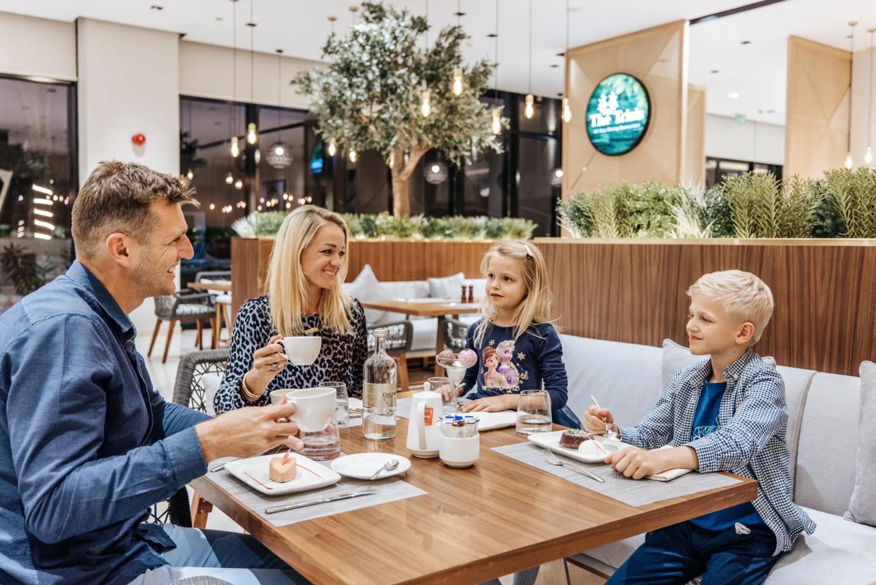 Restaurant/places to eat in Maani Muscat Hotel & Apartments