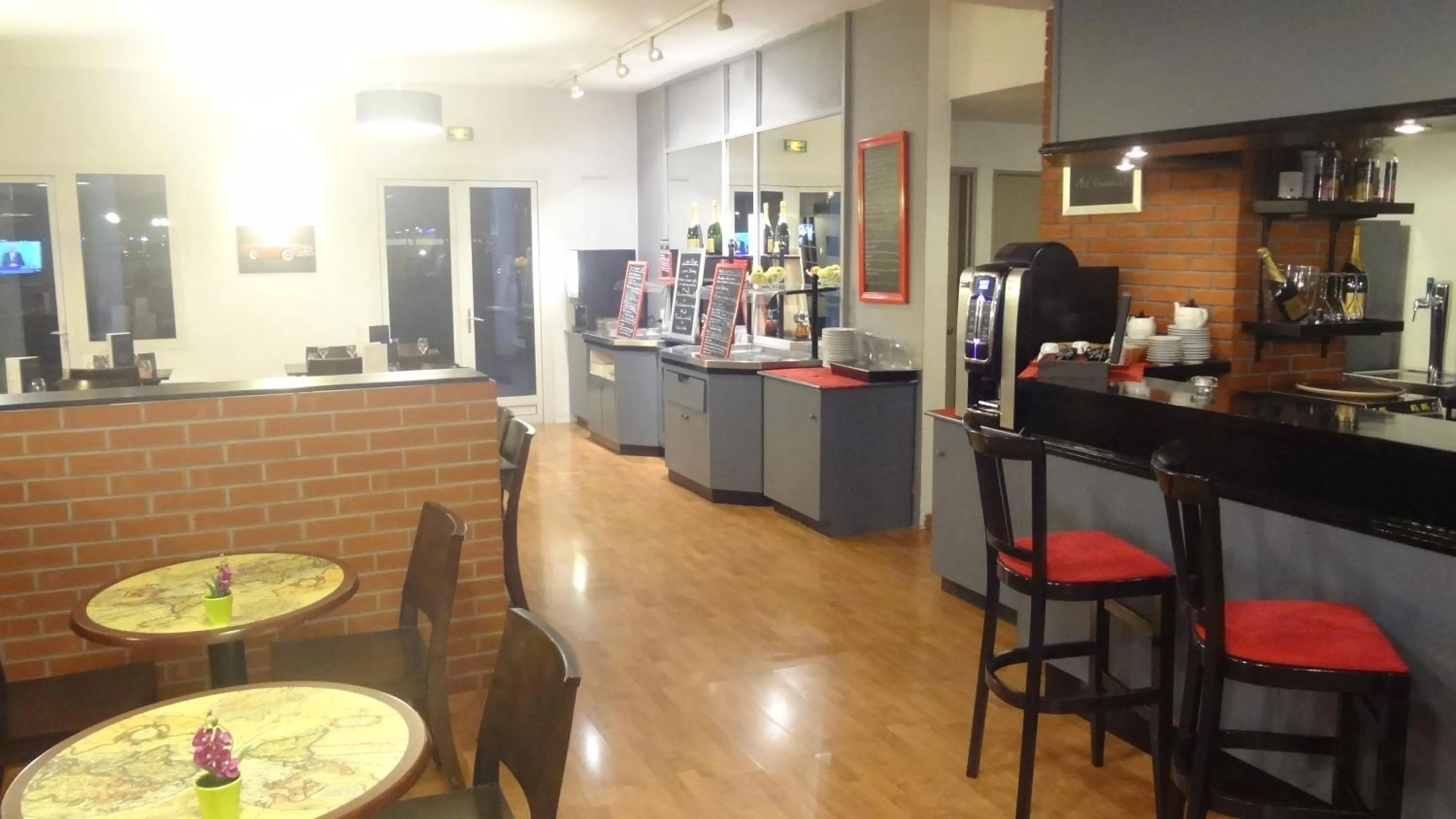 Alcoholic drinks in Logis Cottage Hôtel