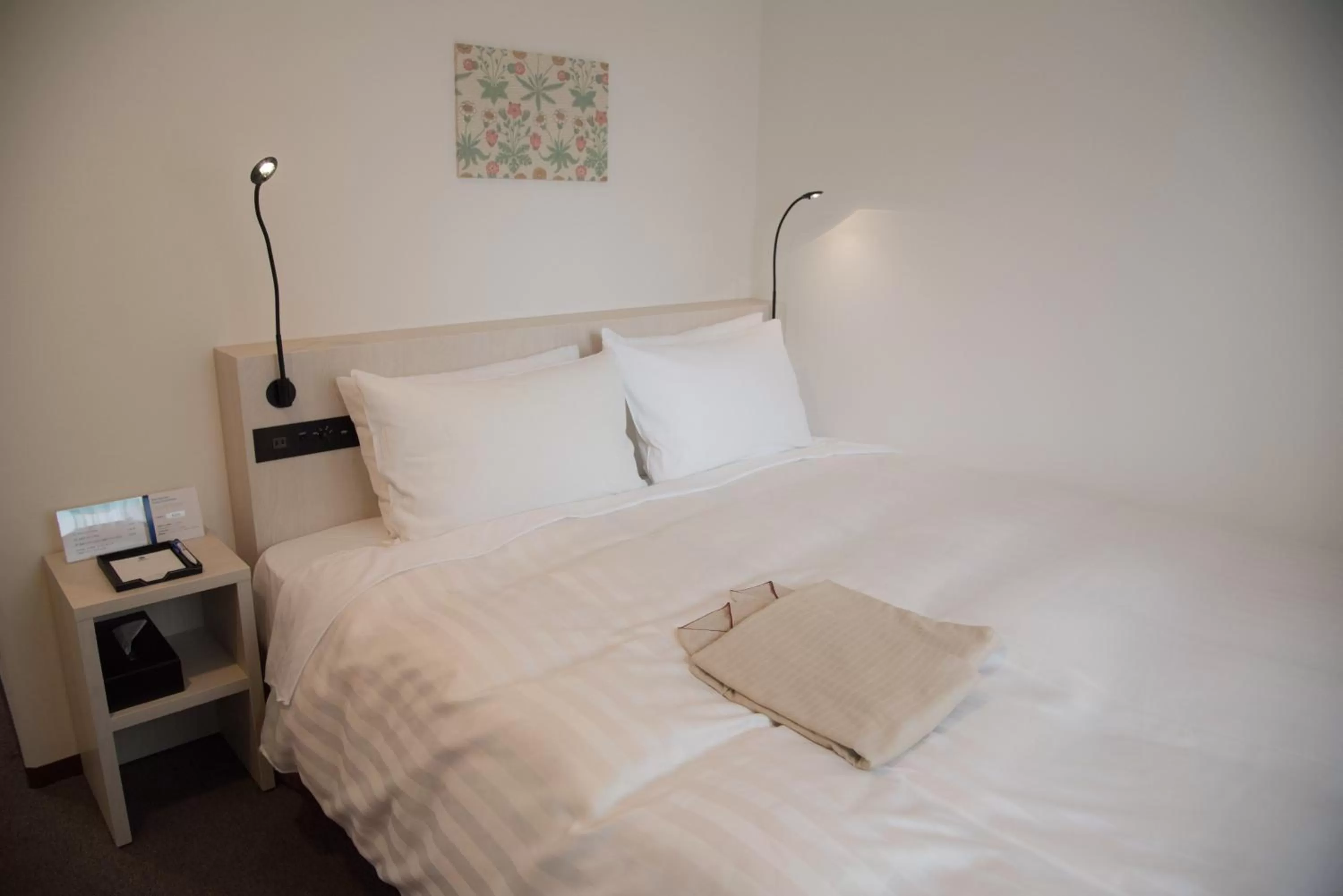 Photo of the whole room, Bed in Best Western Osaka Tsukamoto