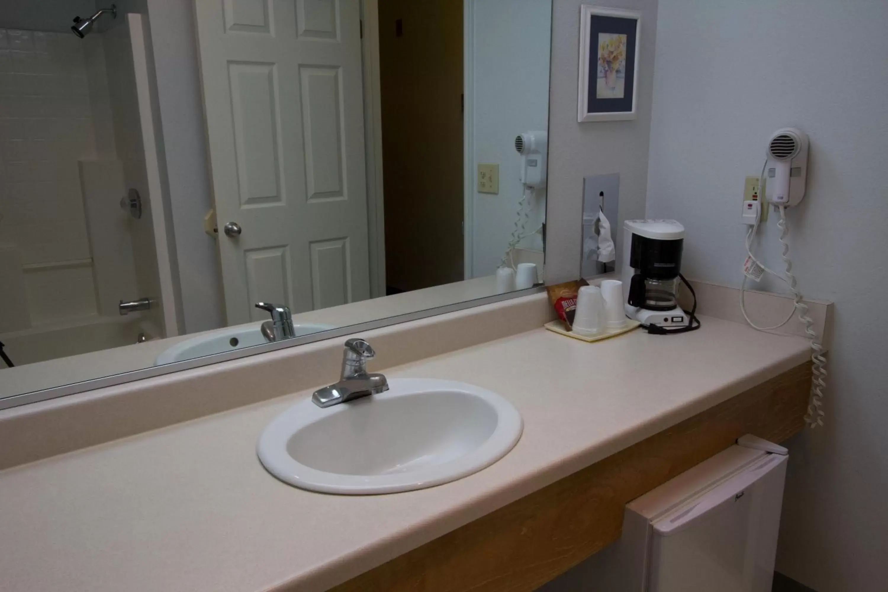 Queen Room - Smoking in Jailhouse Motel and Casino Queen Room - Smoking in Jailhouse Motel and Casino