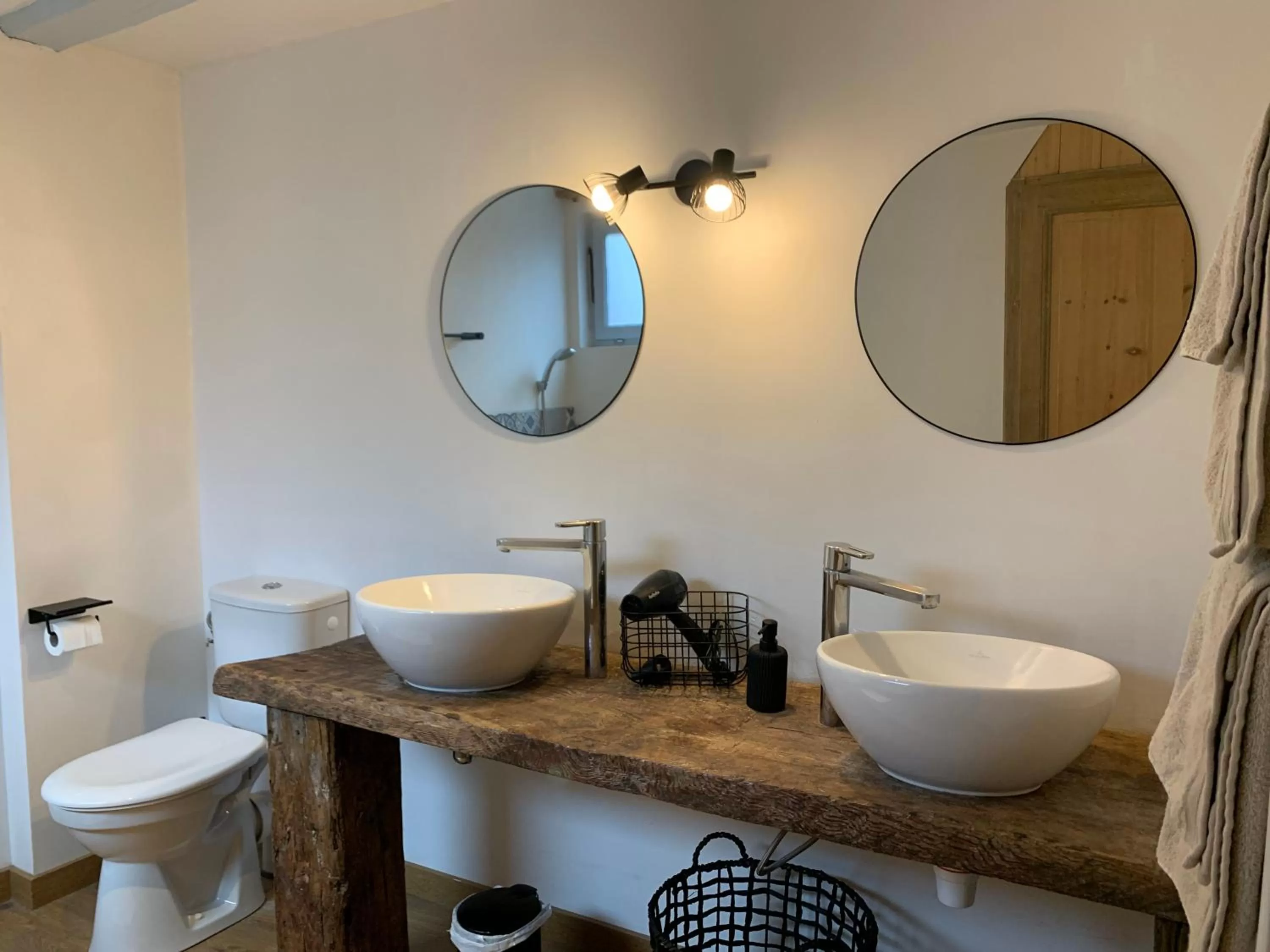 Bathroom in L'Ecole des Demoiselles