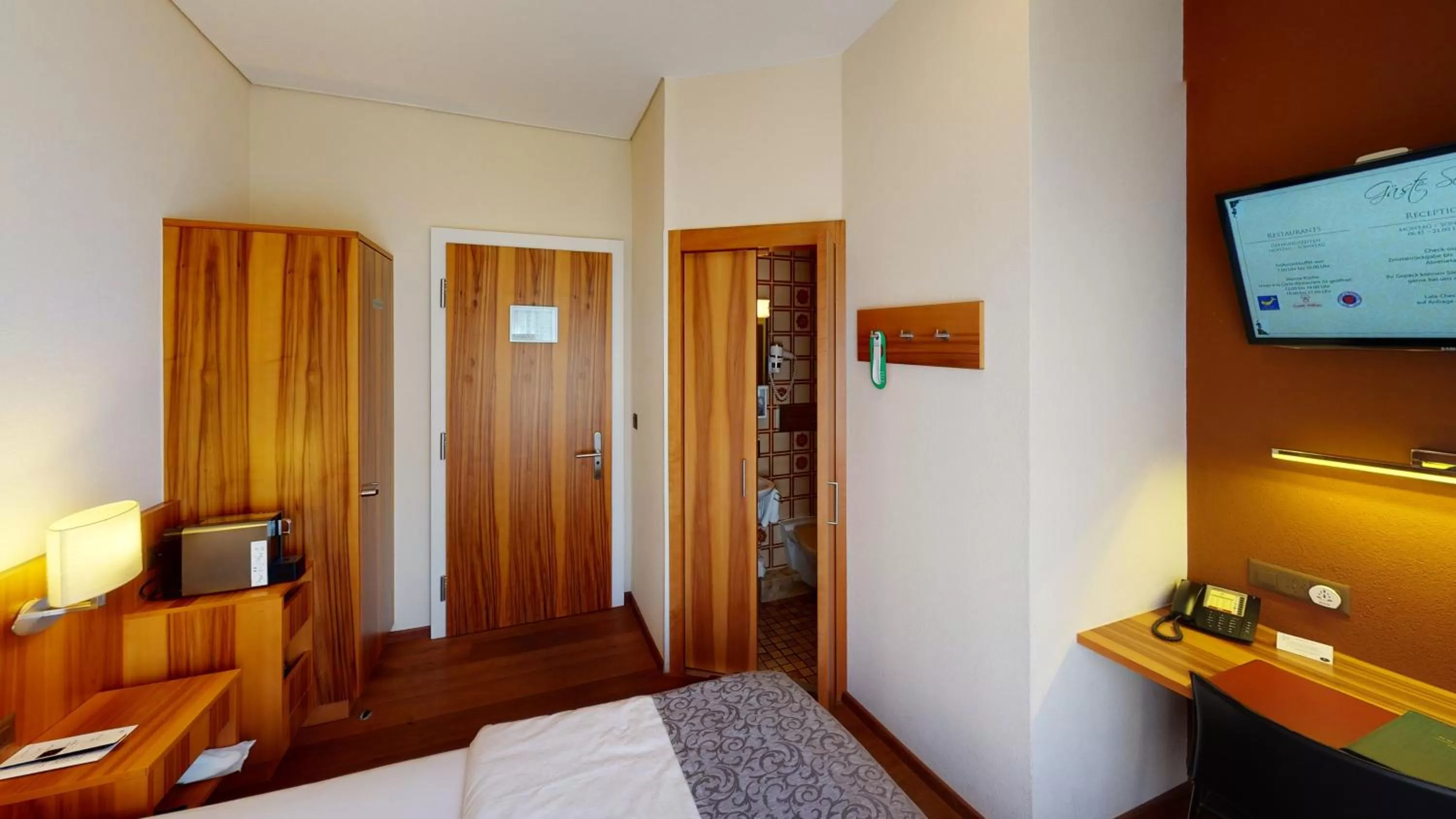 Bedroom, Bed in Hotel Ambassador