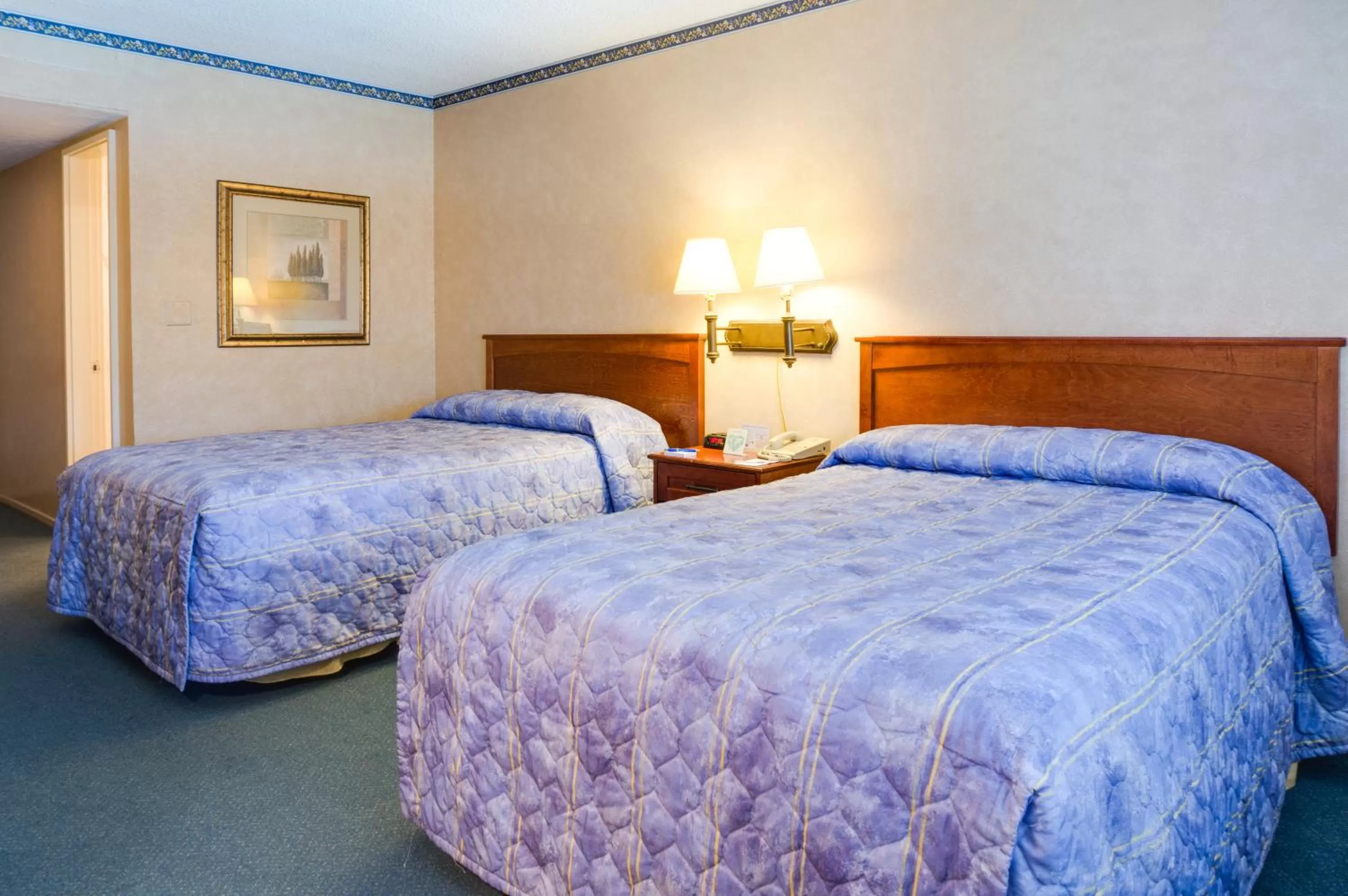 Double Room with Two Double Beds and Pool View in Saga Motor Hotel Pasadena