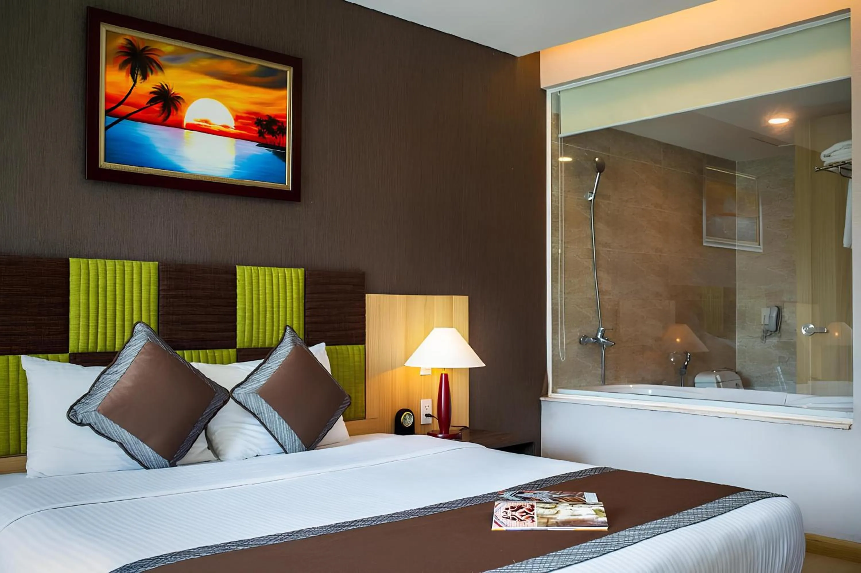 Bathroom, Bed in Muong Thanh Holiday Muine Hotel