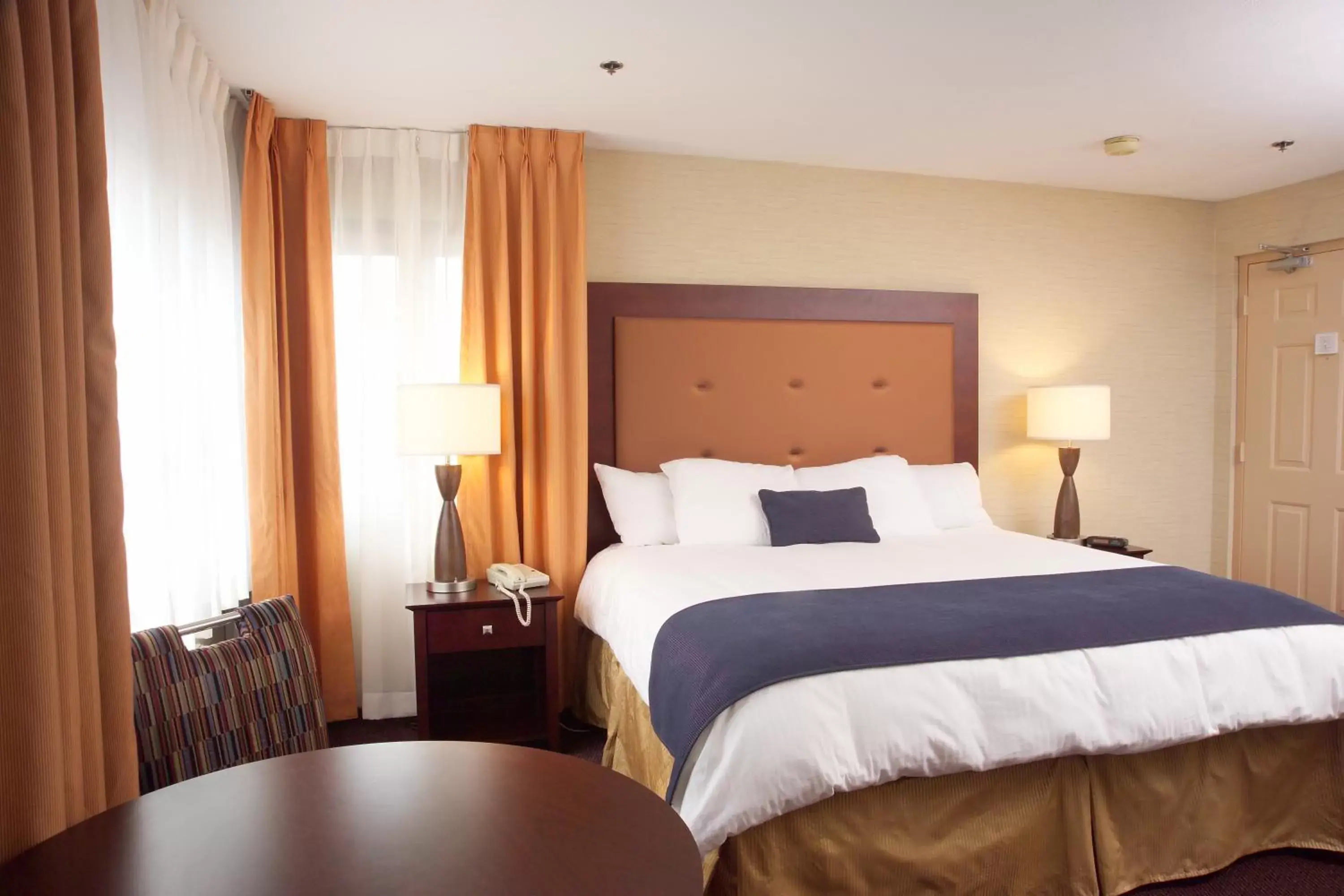 King Room in Ivy Court Inn and Suites King Room in Ivy Court Inn and Suites