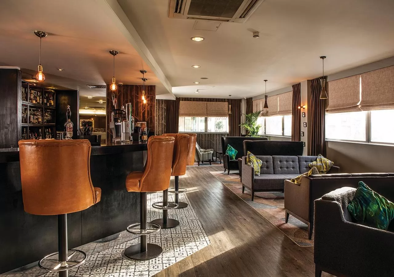 Lounge or bar in Ramada Hotel & Suites by Wyndham Coventry