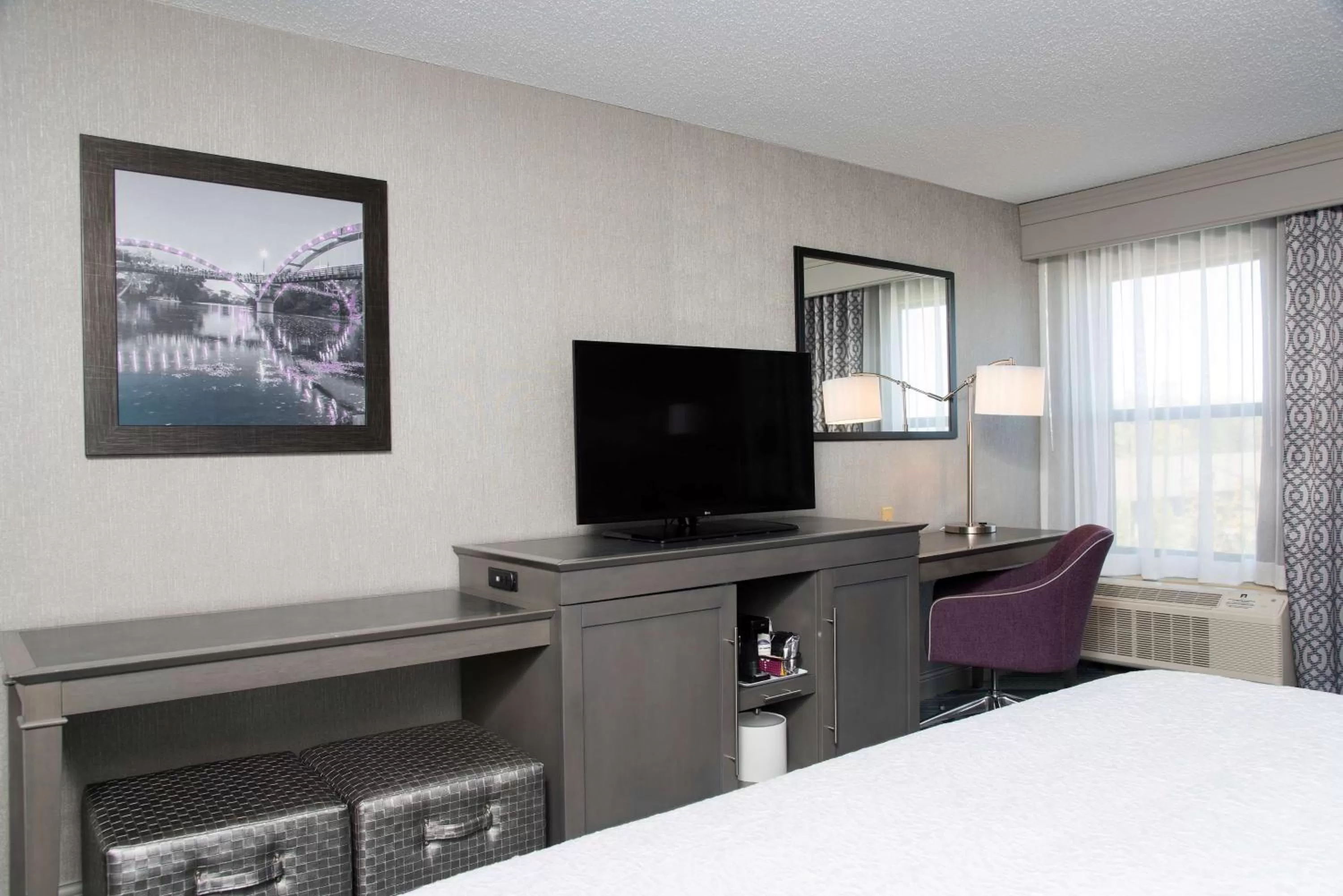 Bedroom, Bed in Hampton Inn Midland