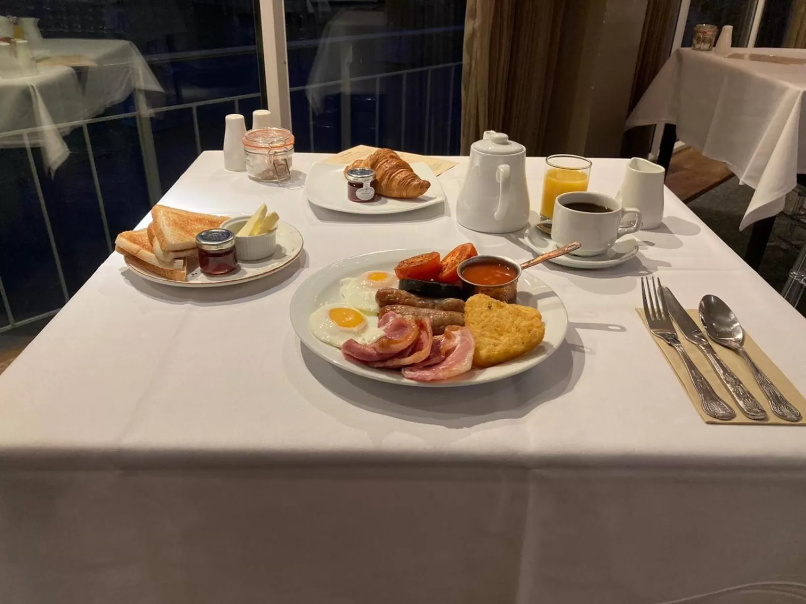 Breakfast in The Lincoln Hotel