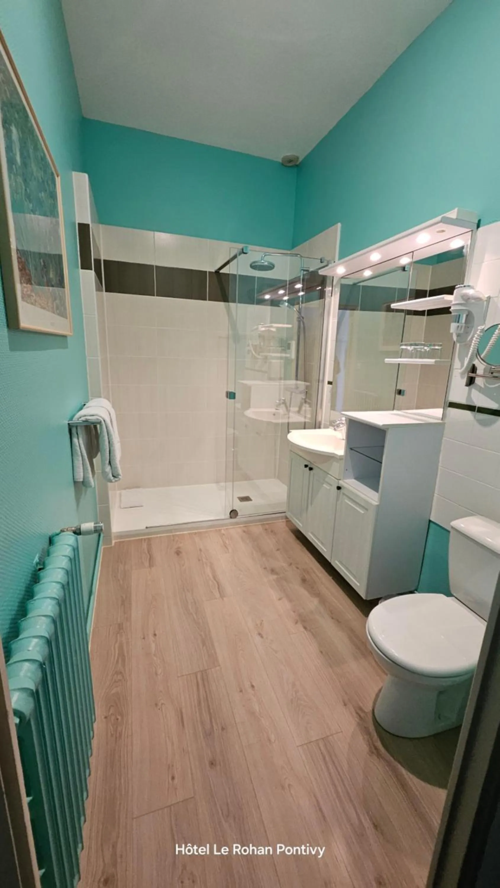 Bathroom in Hôtel Le Rohan Charme et Caractère