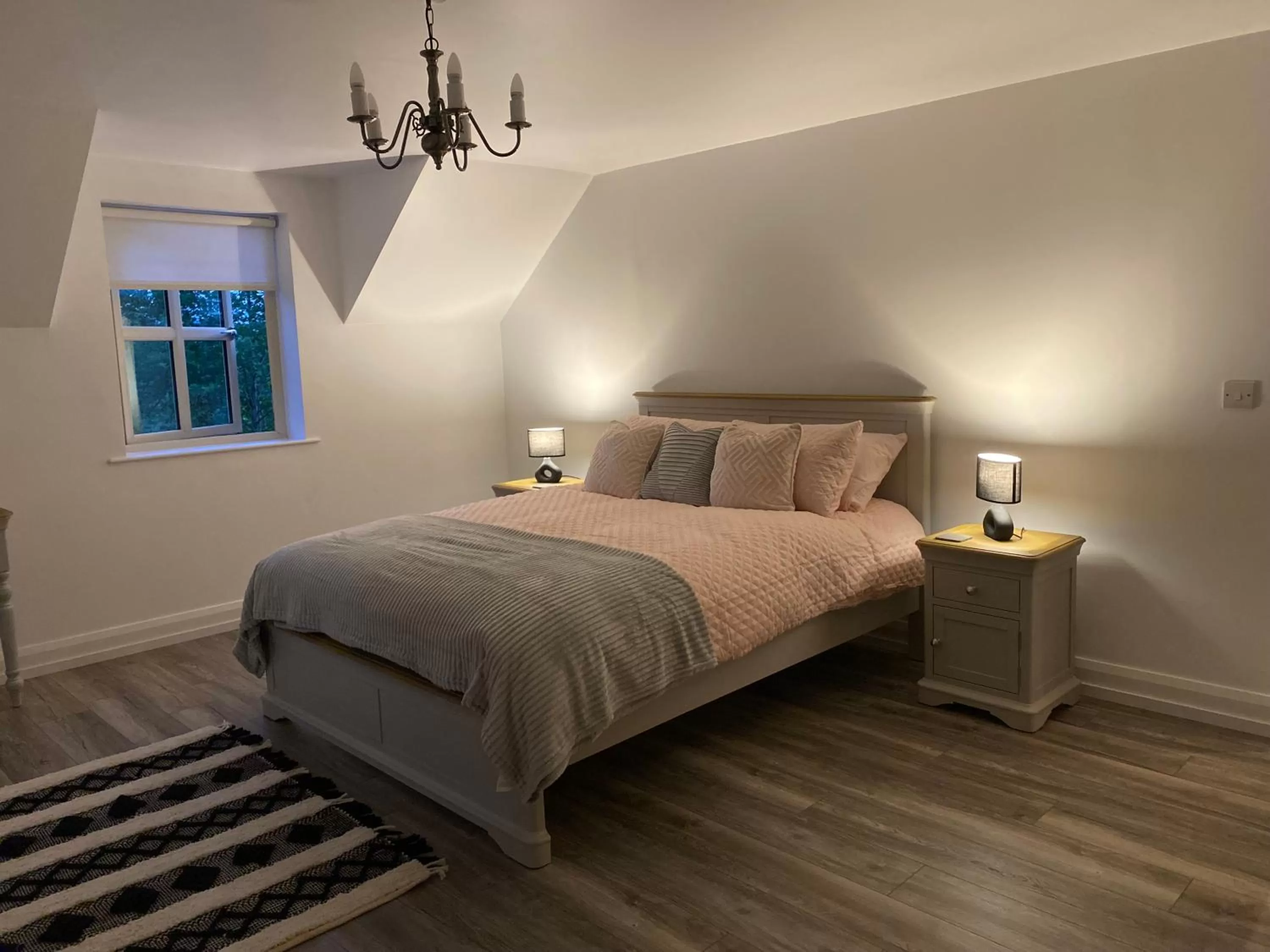 Bedroom, Bed in Rostrevor Valley Holiday Park Rooms with Hot tub and car service