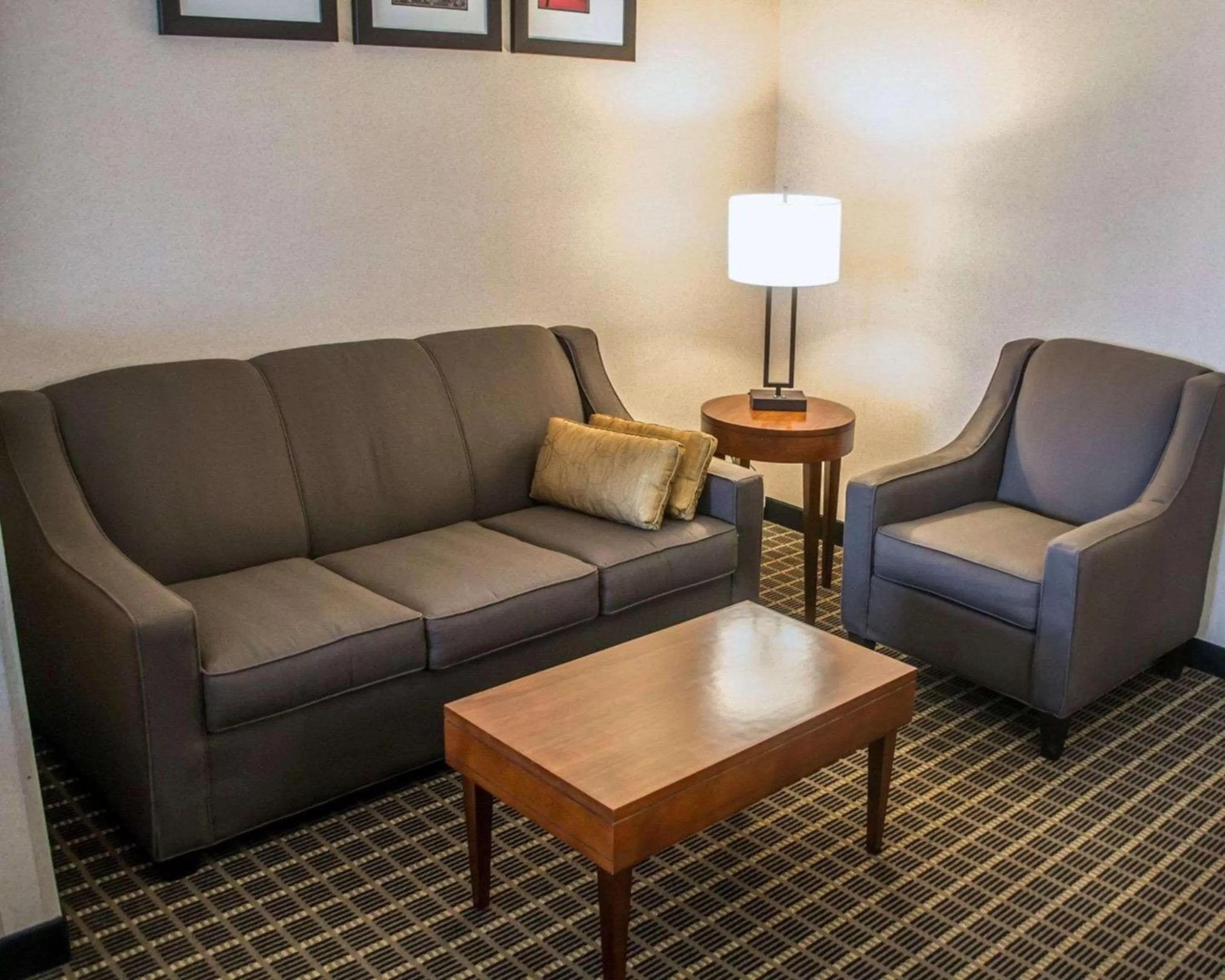 Photo of the whole room in Comfort Suites Portland Southwest