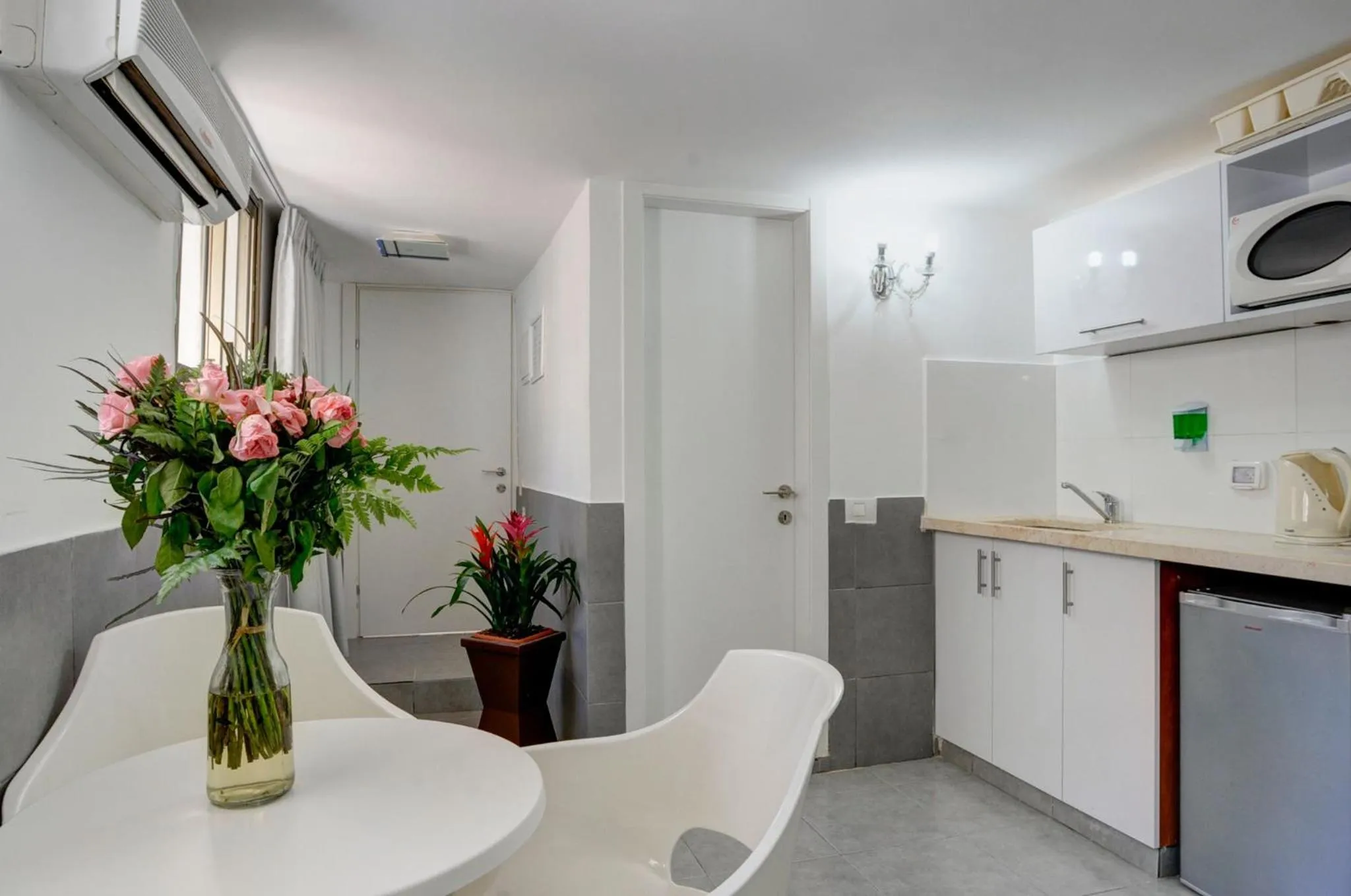 Kitchen or kitchenette in Liber Tel Aviv Sea Shore Suites BY RAPHAEL HOTELS