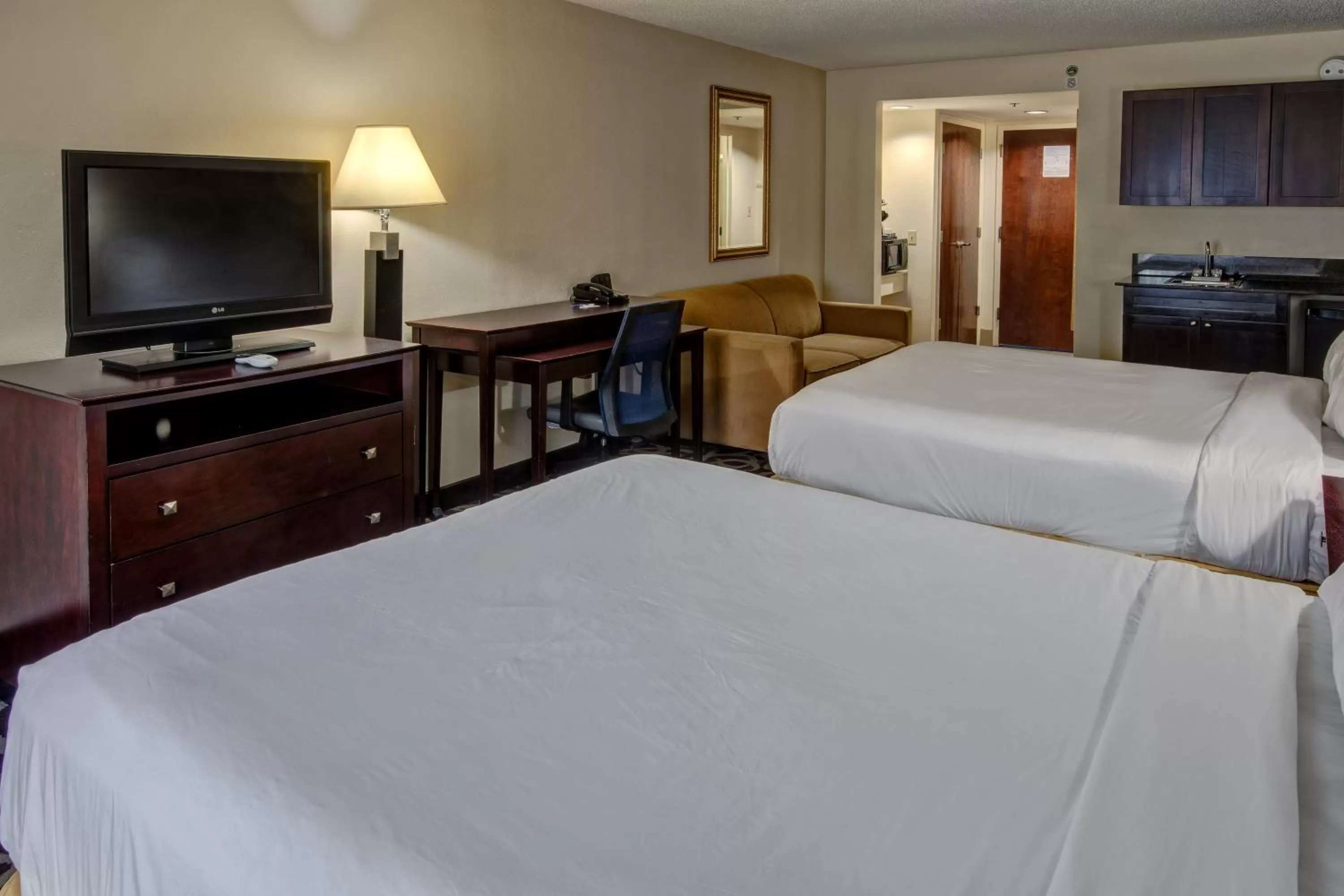 Photo of the whole room, Bed in Murfreesboro Central Hotel
