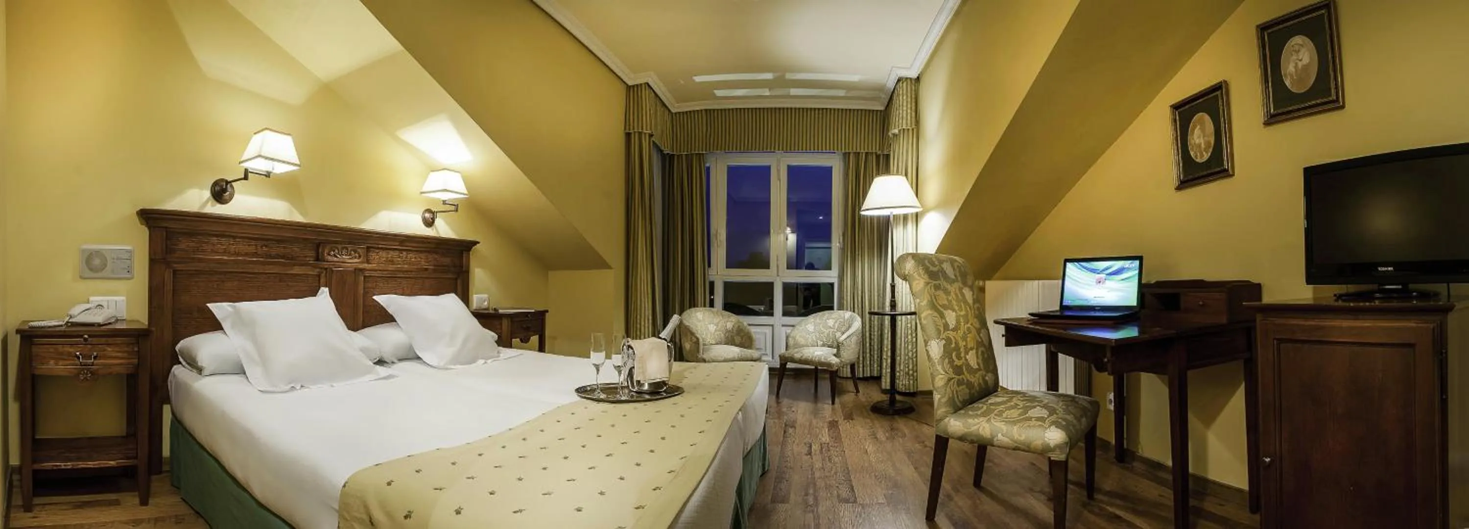 Bed in Silken Spa La Hacienda De Don Juan