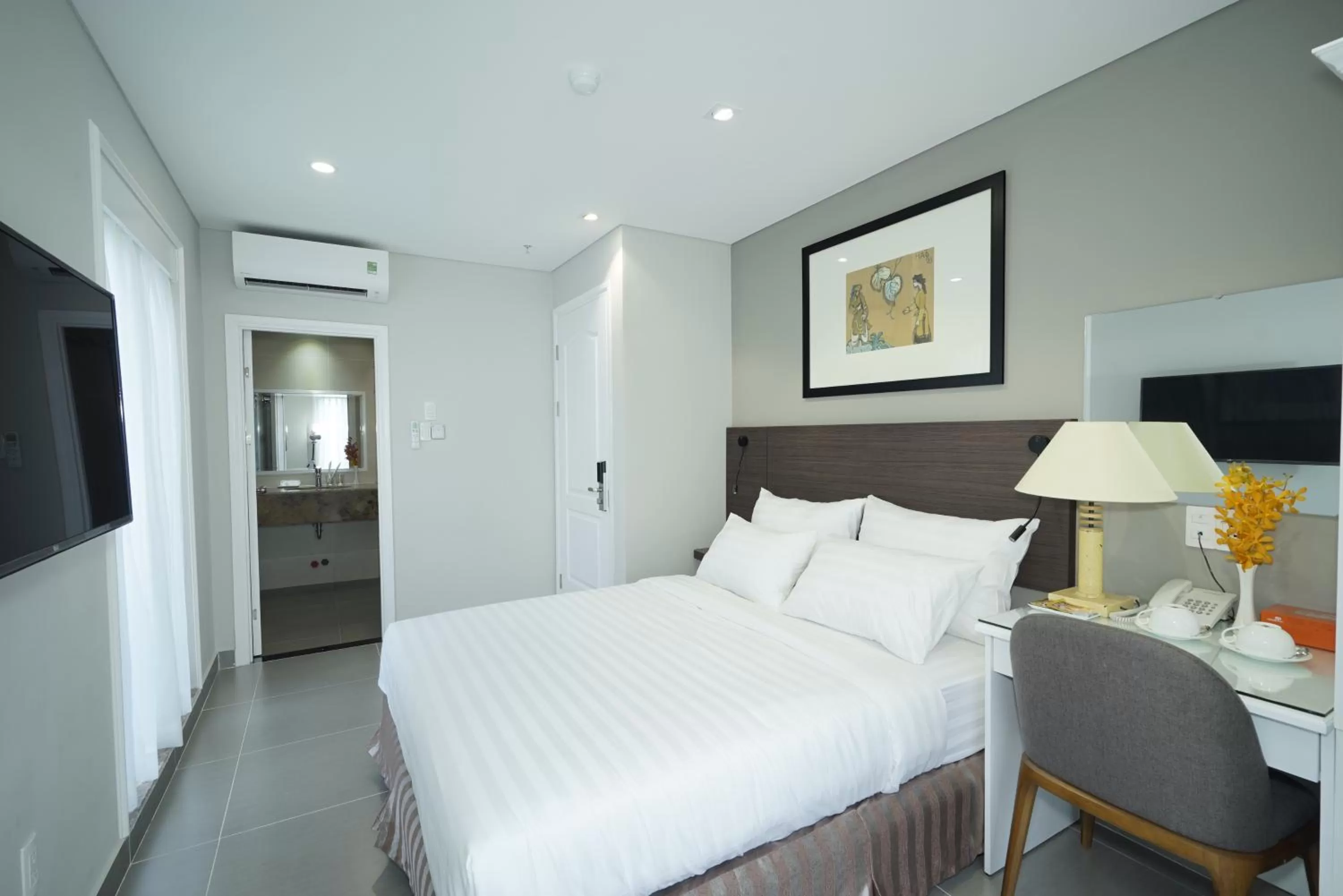 Bedroom, Bed in Park Hill Hotel - Phu My Hung