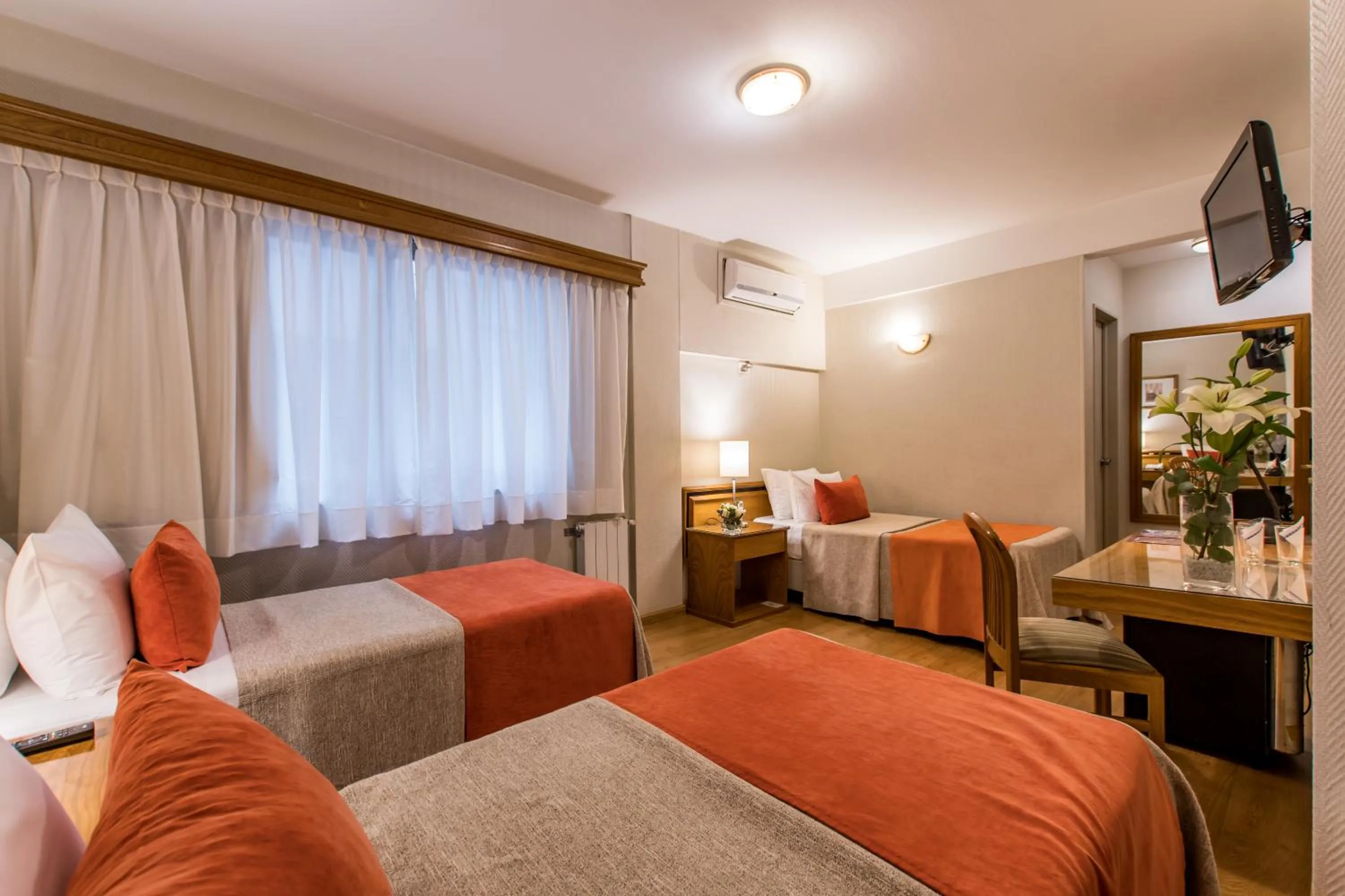 Bed in Hotel Solans Carlton