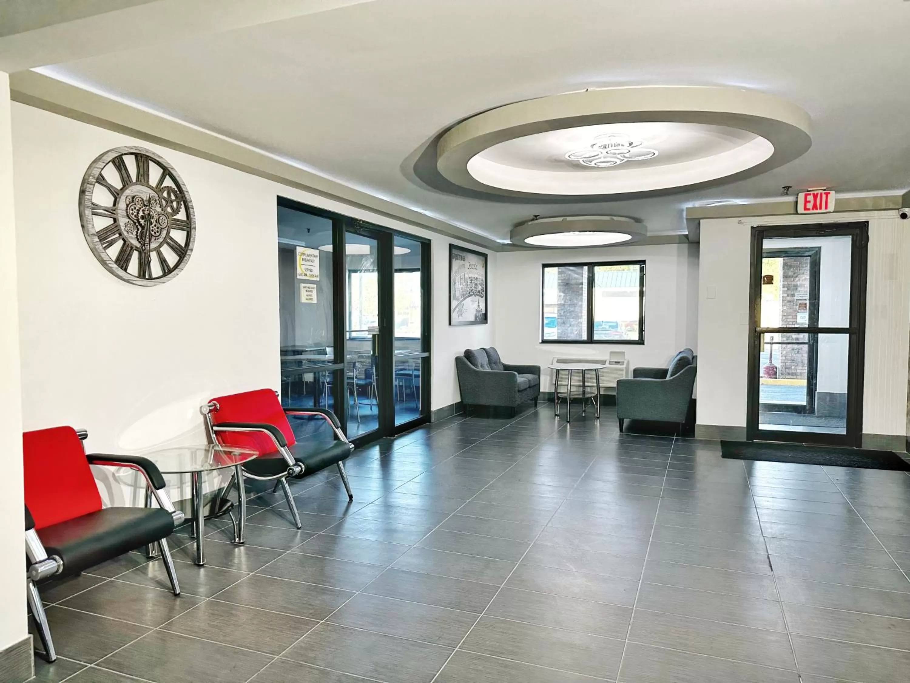 Seating area in Super 8 by Wyndham Peoria