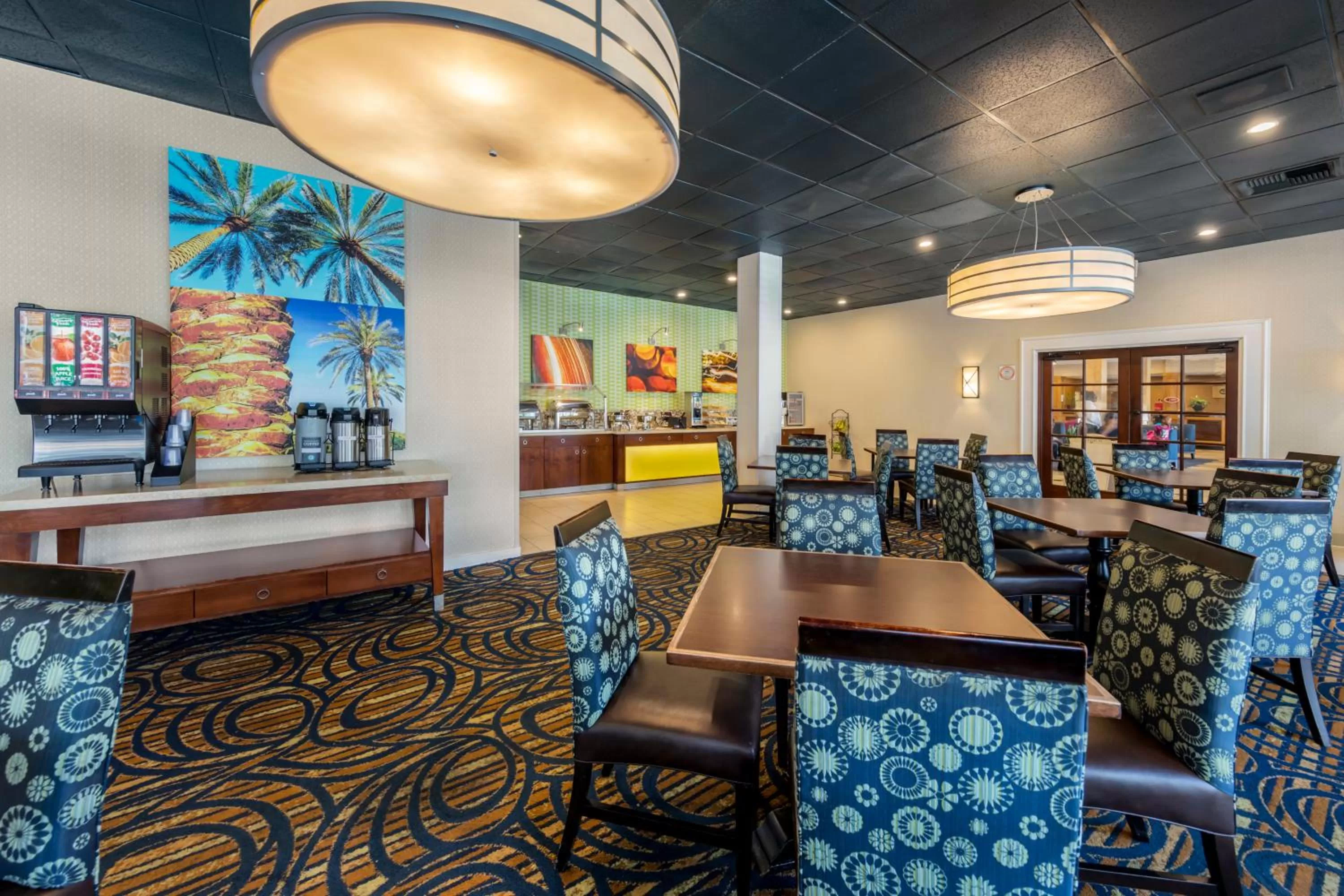 Restaurant/places to eat in Clarion Hotel Anaheim Resort