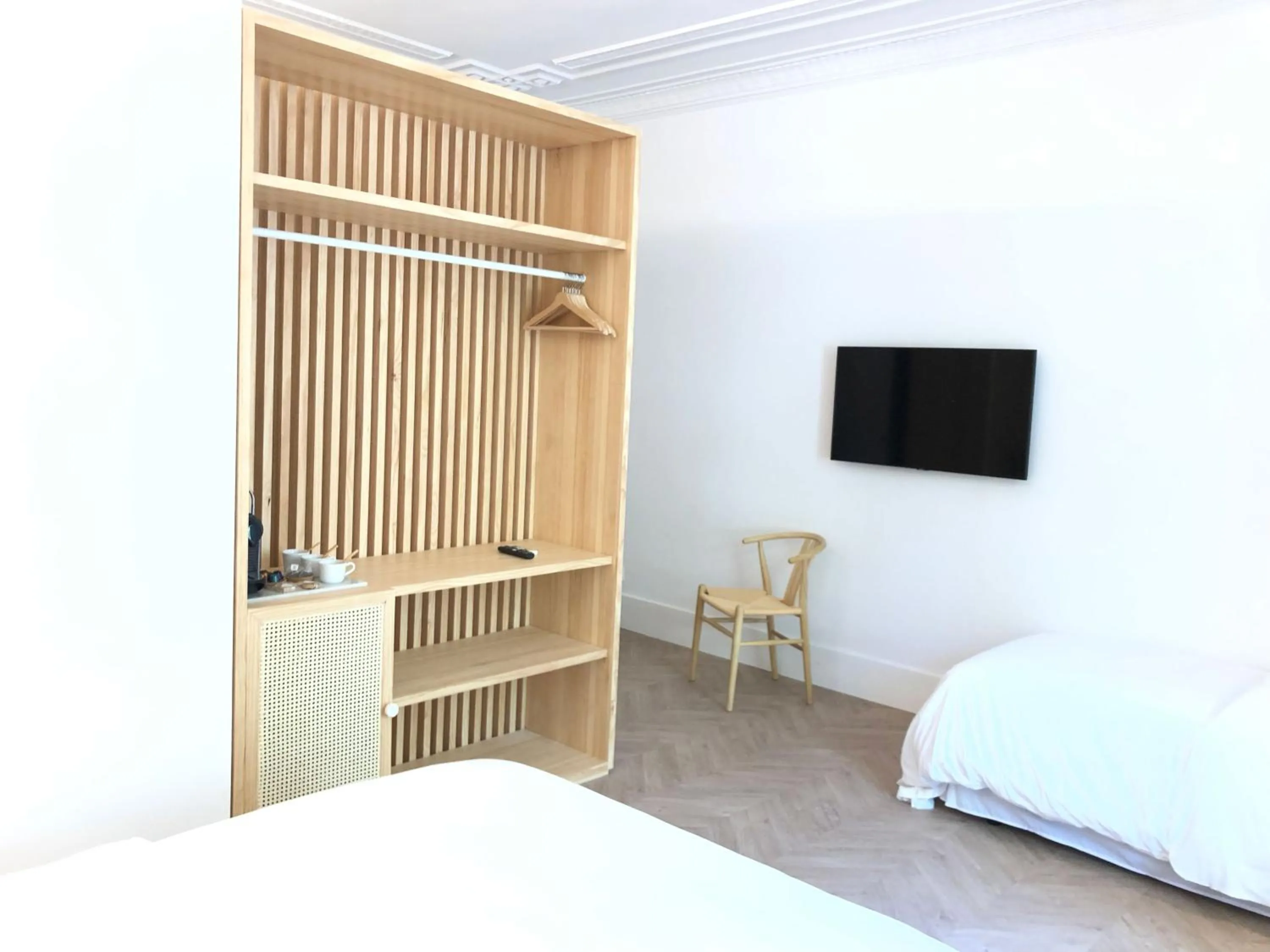 Photo of the whole room, Bed in The MO House