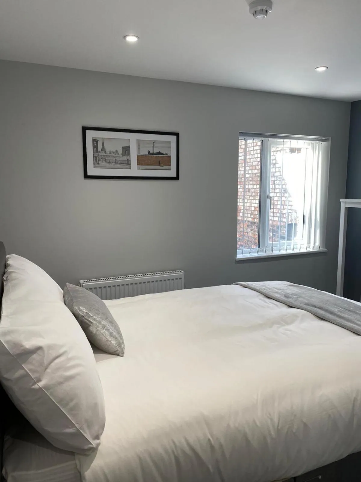 Bed in Brownlows Inn Rooms formerly Riley's Rooms