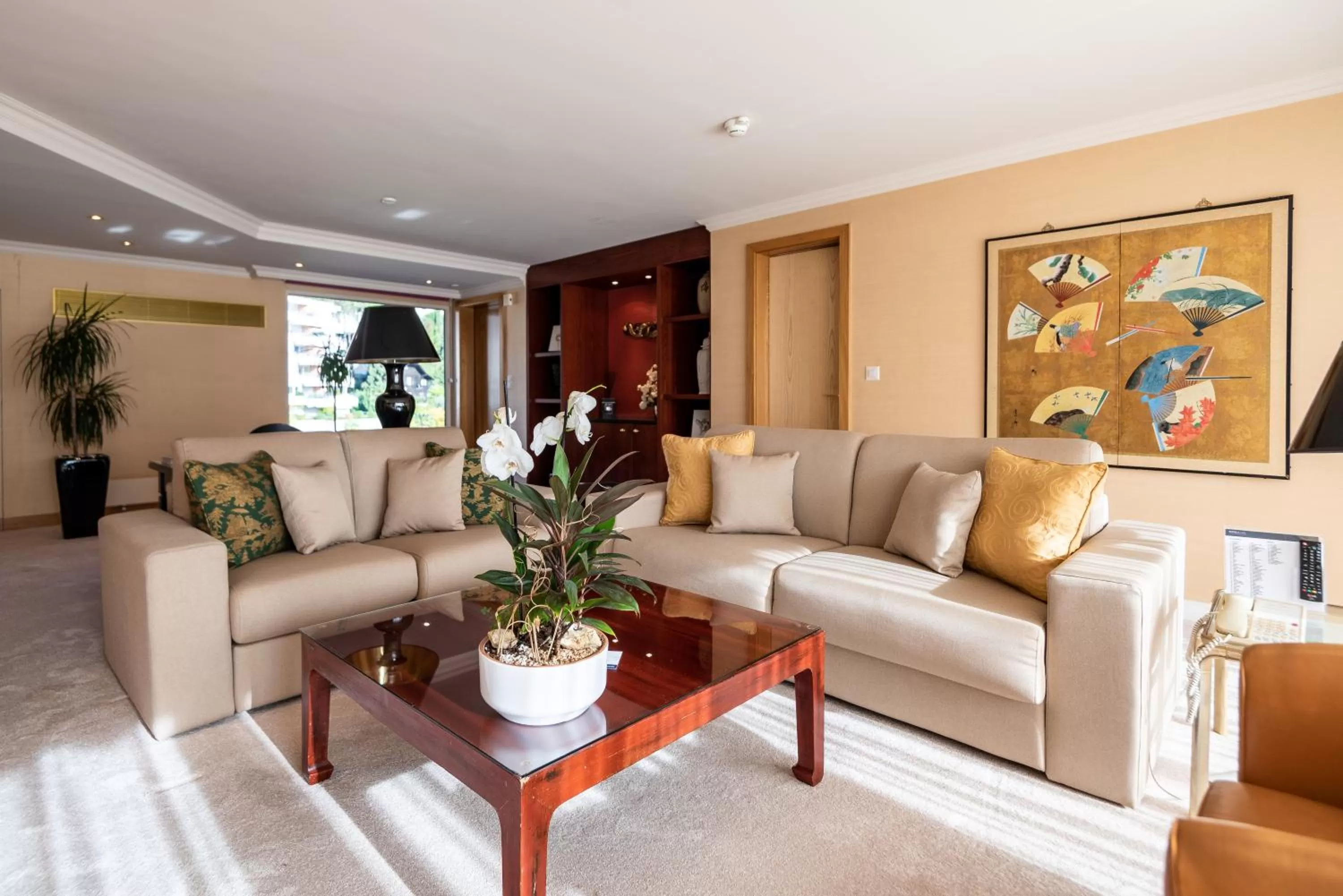 Living room in Royal Plaza Montreux