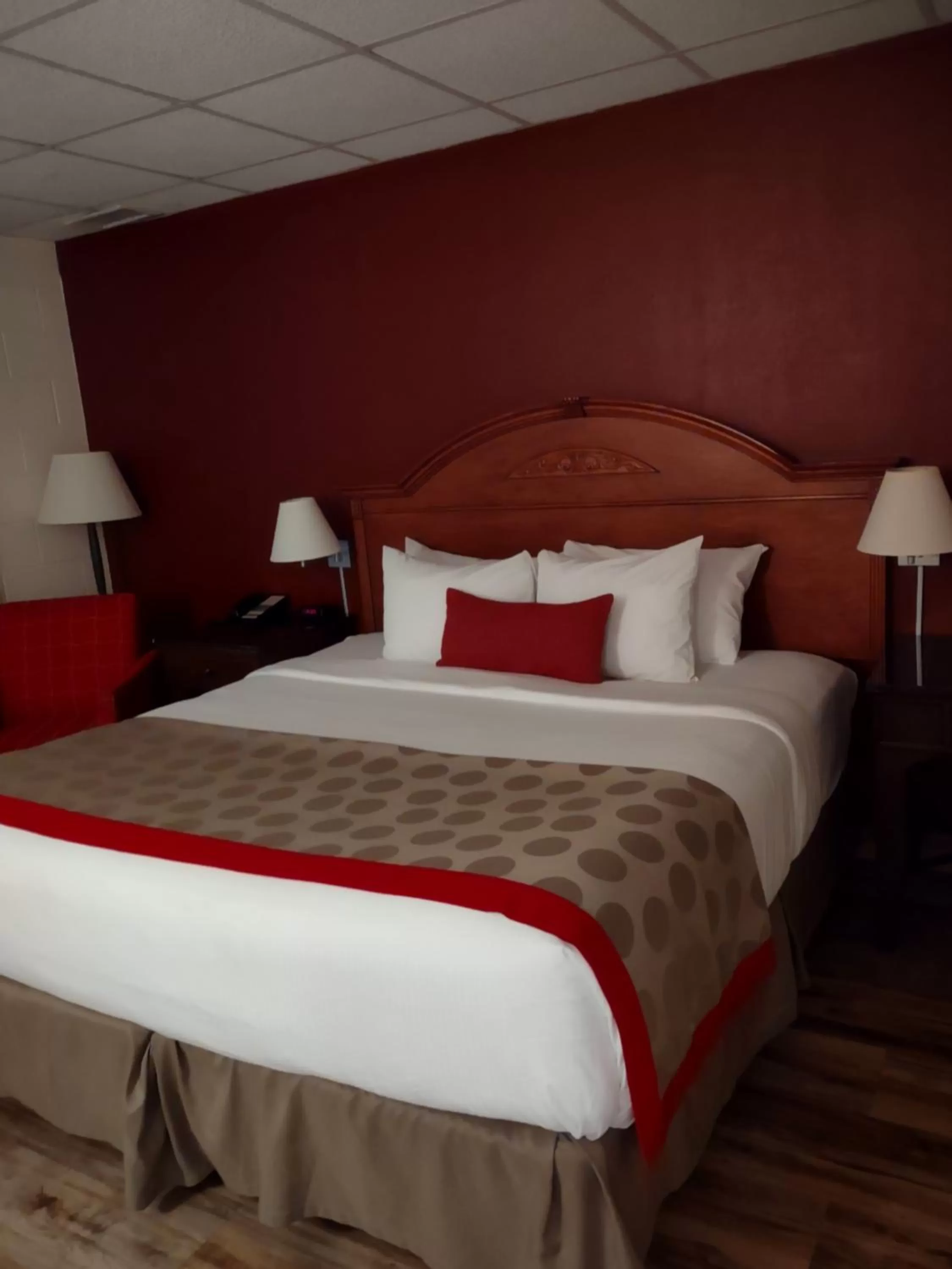 Bedroom, Bed in Ramada by Wyndham Albert Lea