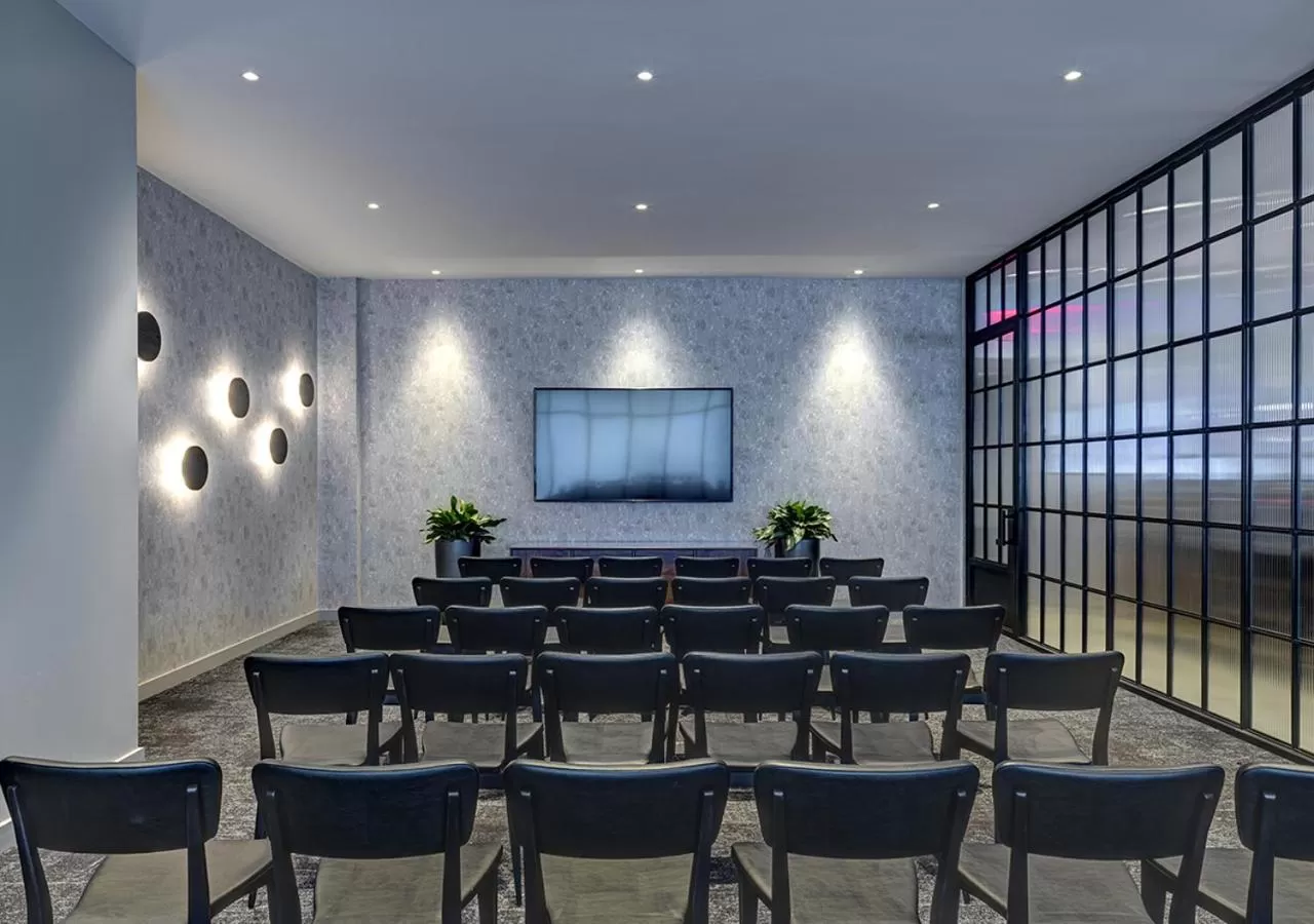 Business facilities in The Colonnade Hotel