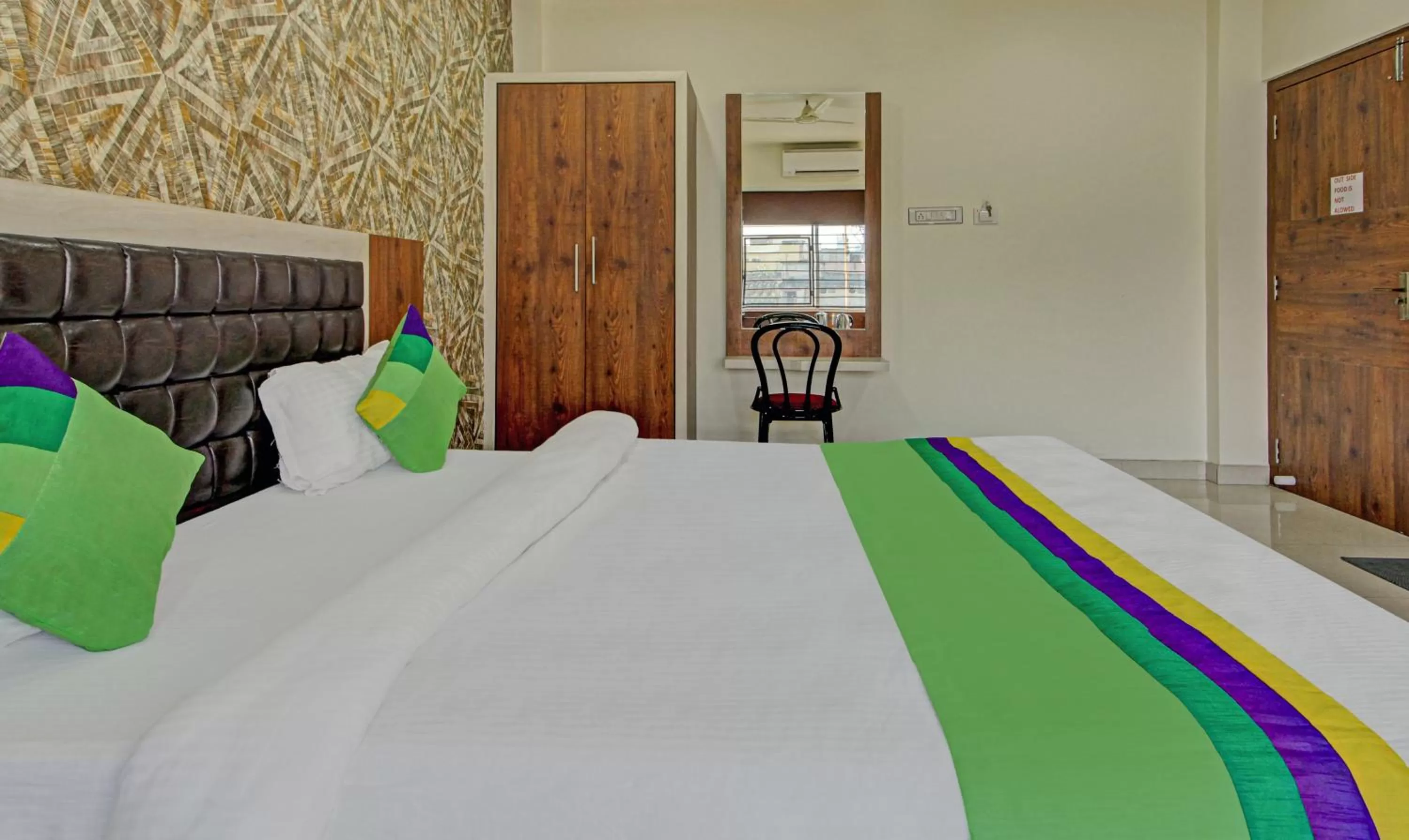 Bedroom, Bed in Treebo Golden Heights