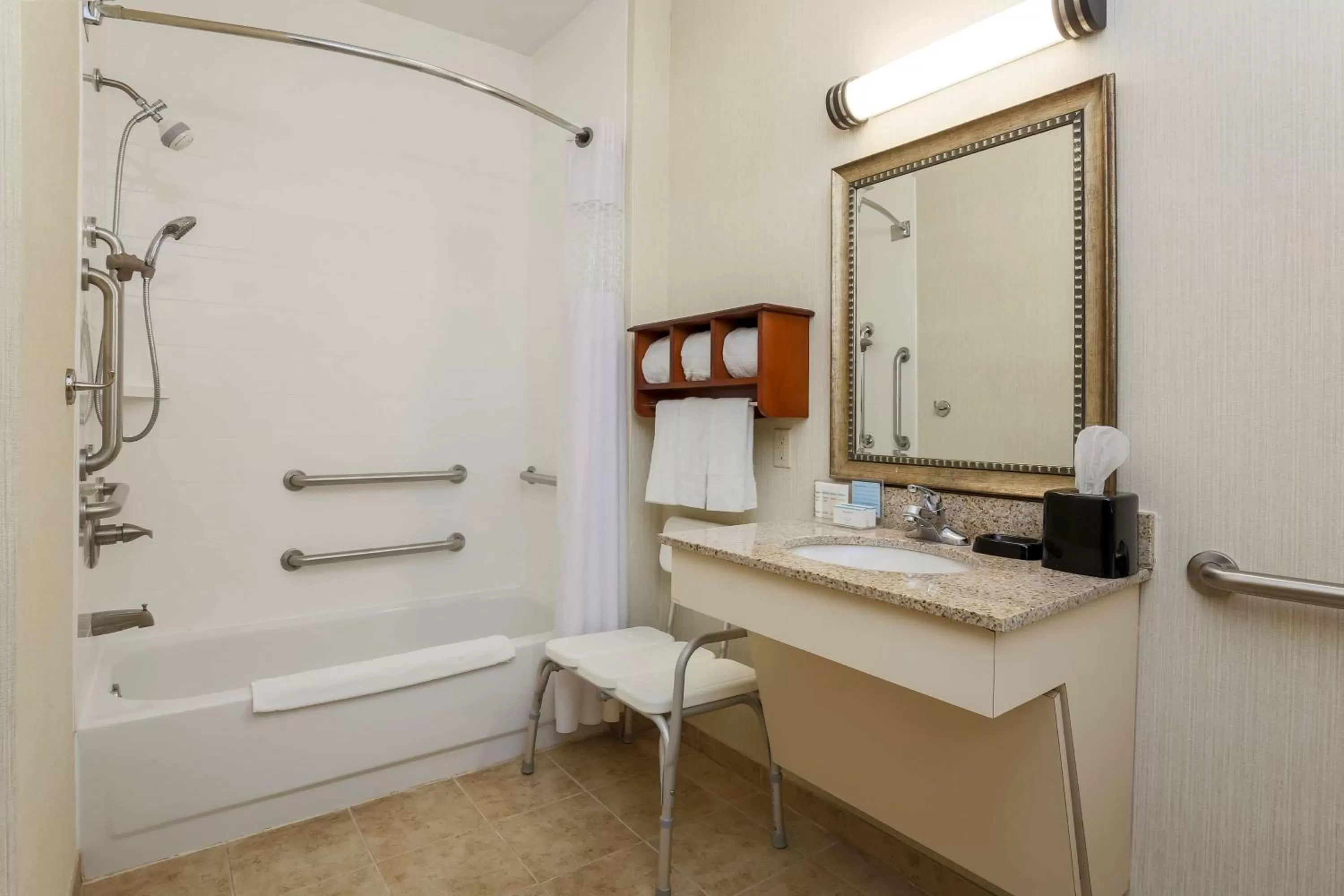 Bathroom in Hampton Inn Dayton/Fairborn