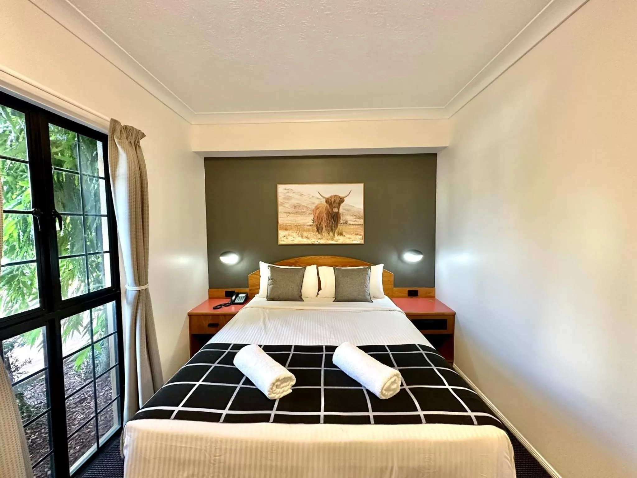 Bed in Mackay Resort Motel