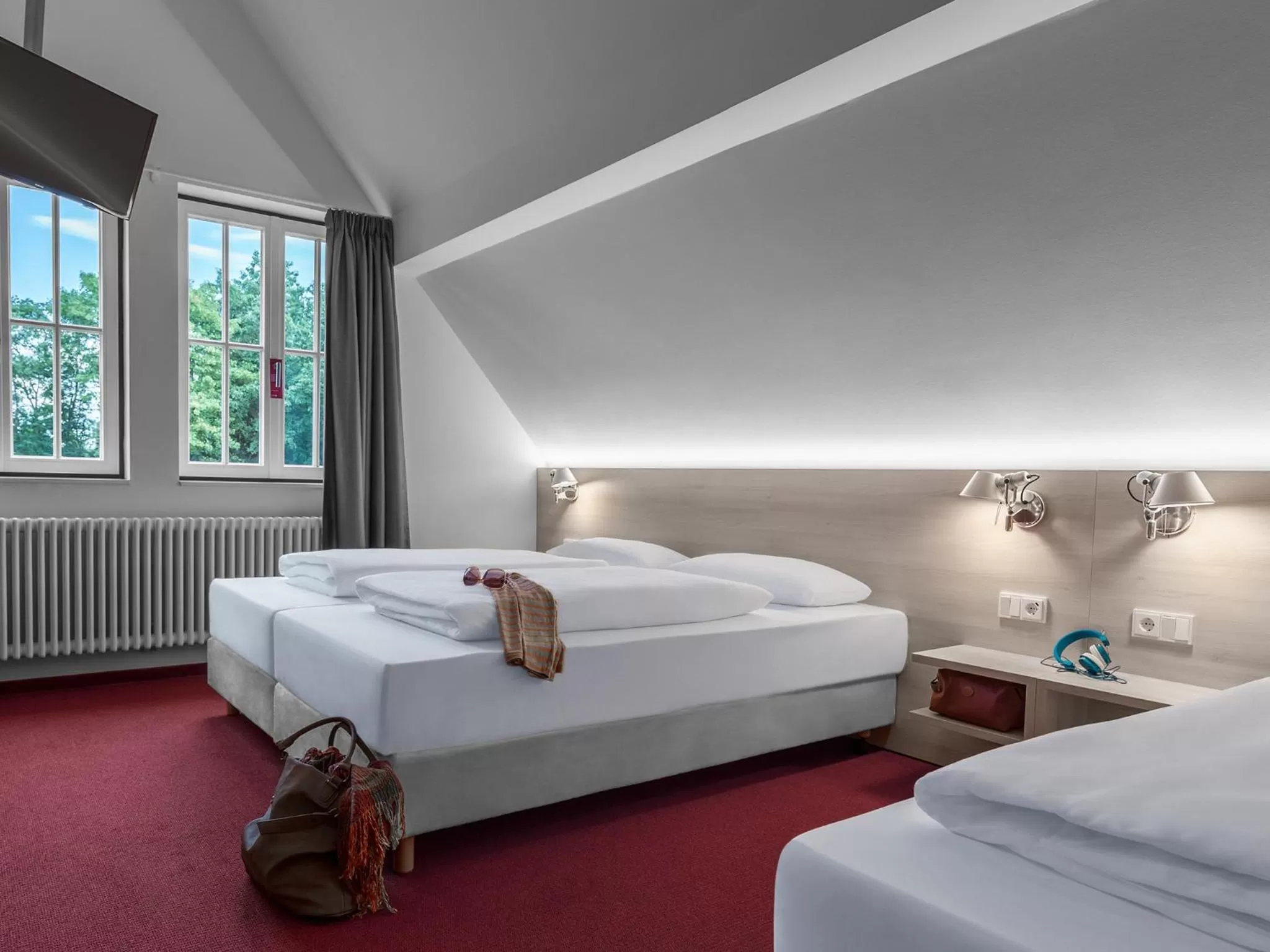 Photo of the whole room, Bed in Serways Hotel Siegburg West