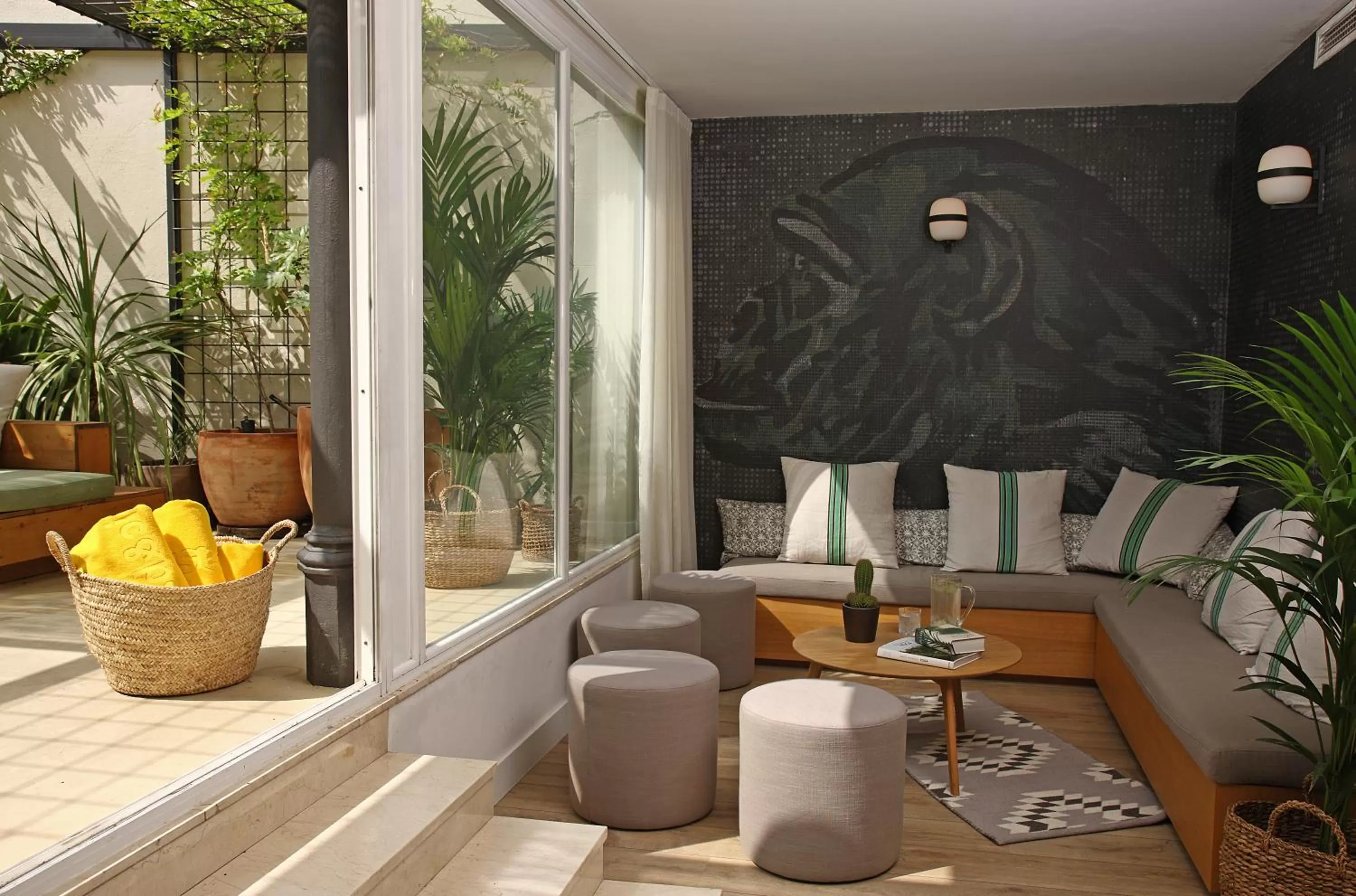 Area and facilities in Chic & Basic Lemon Boutique Hotel