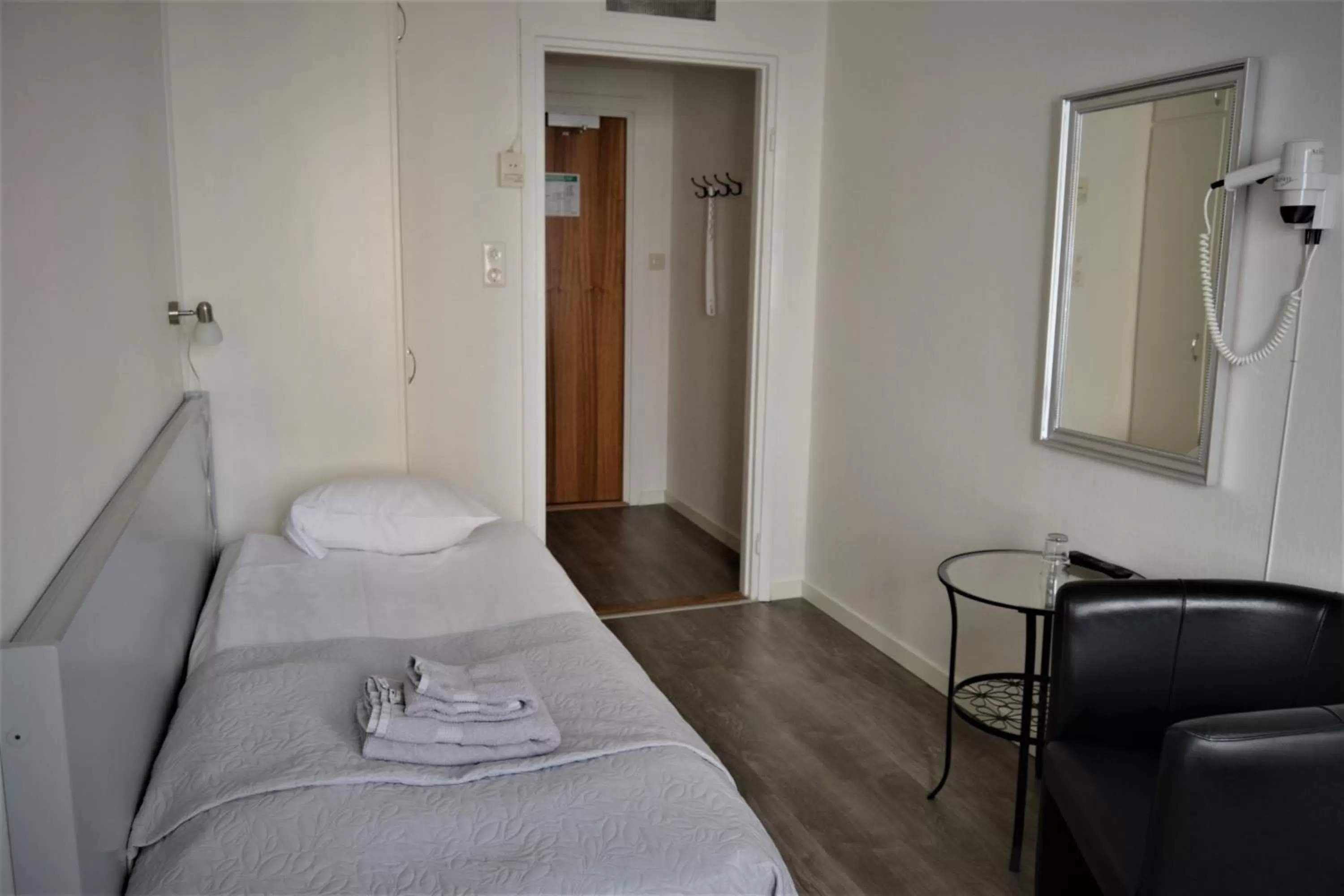 Bed in Solsta Hotell