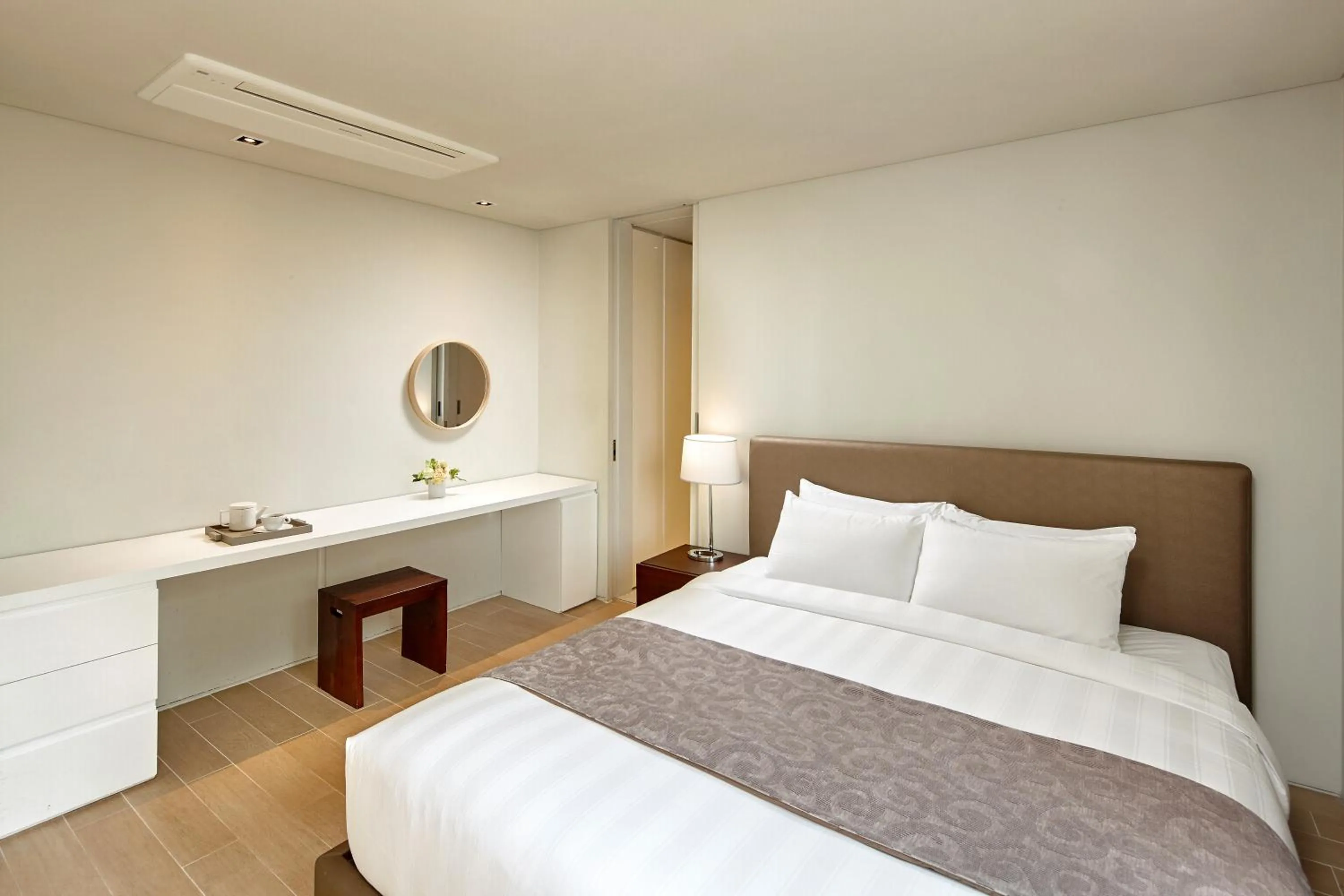 Bed in Lotte Resort Jeju Artvillas