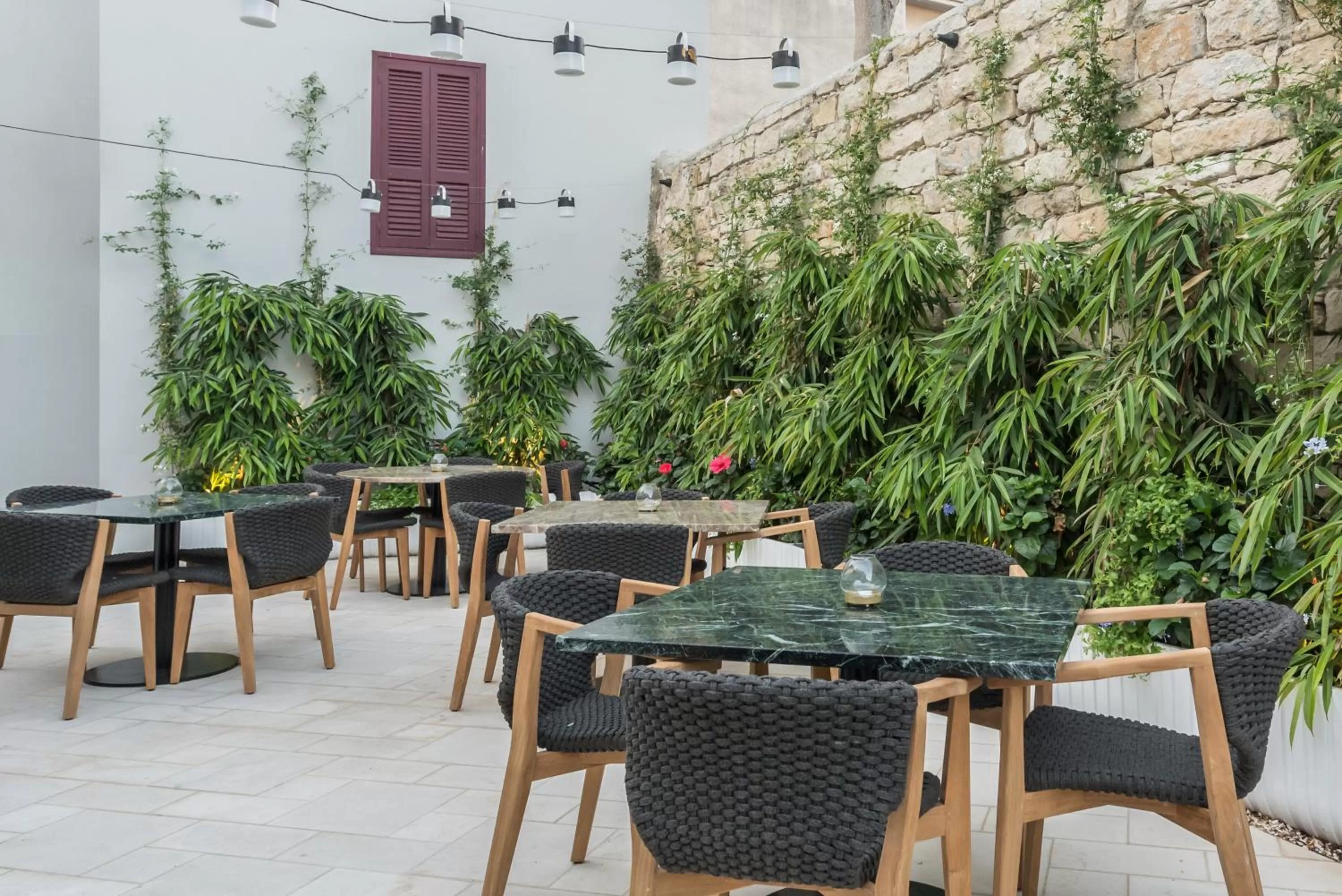 Patio in S Paul City Hotel