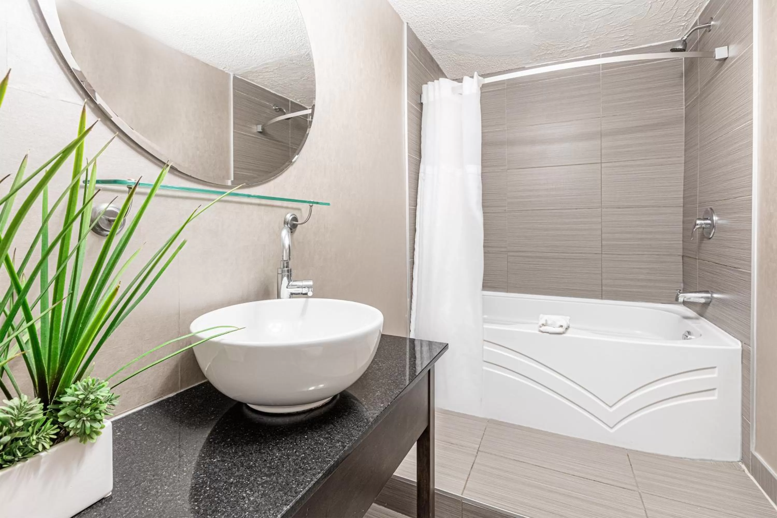 Shower in Hotel Universel