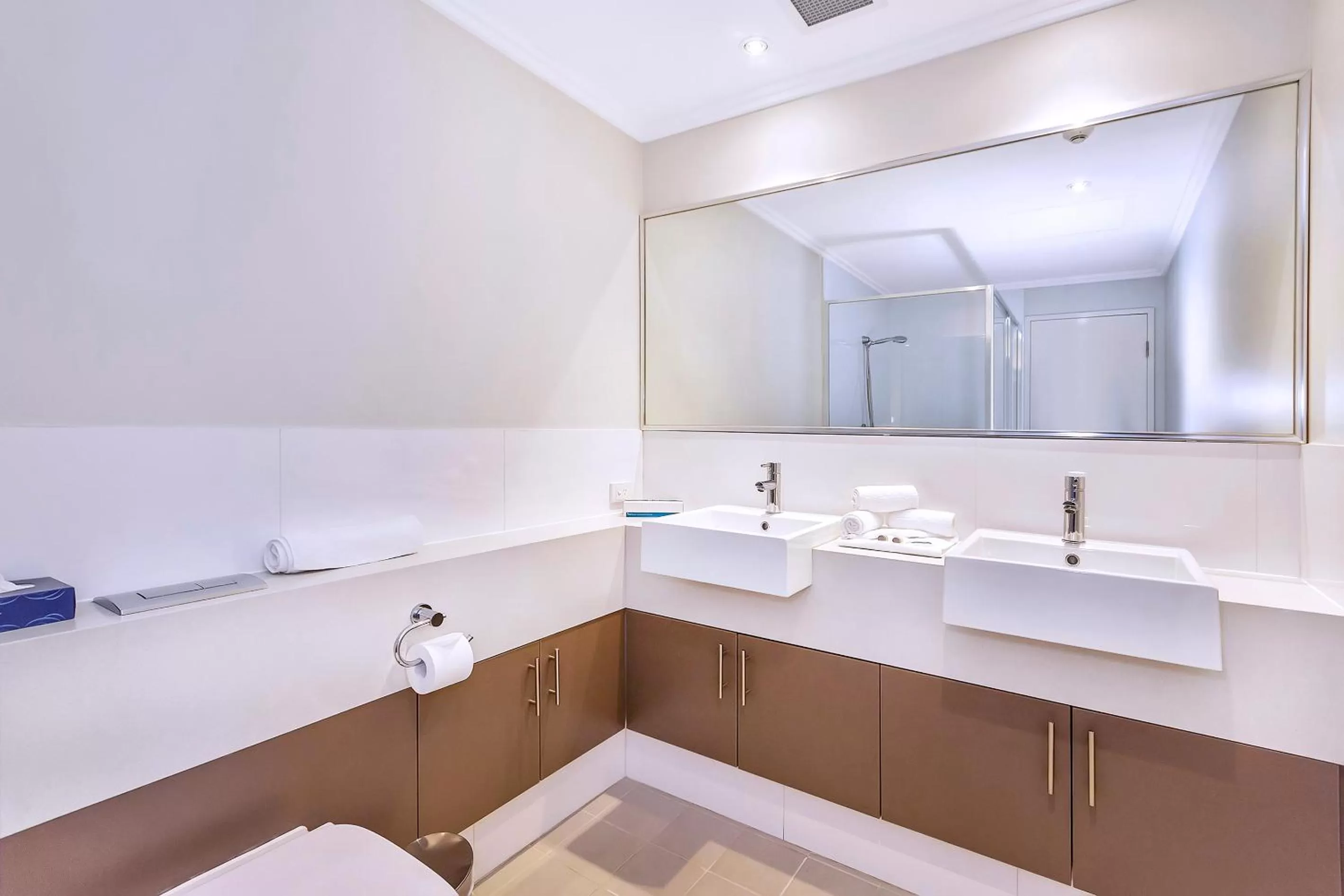 Shower in New Haus by Hougoumont Hotel, former Bannister 22