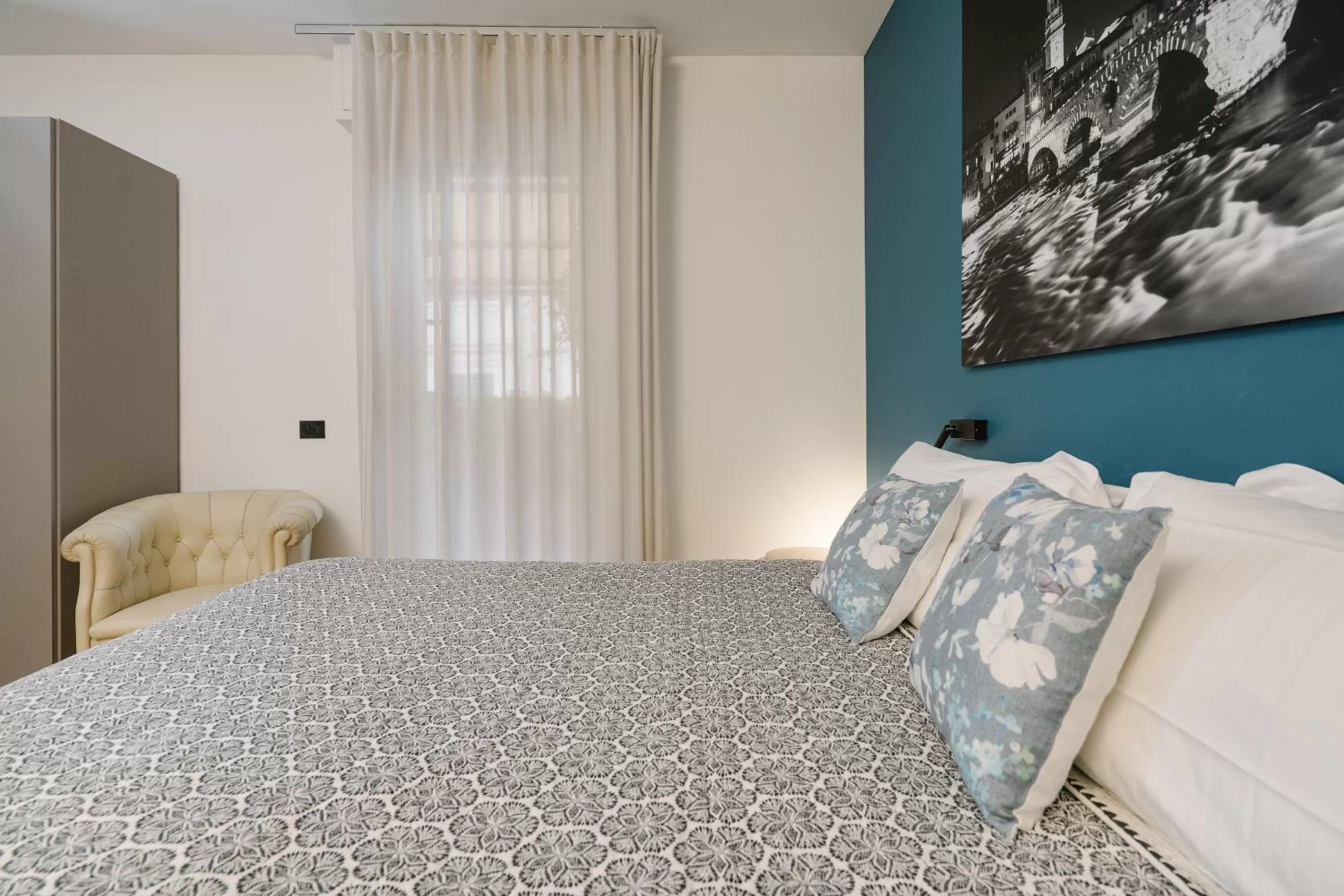 Photo of the whole room, Bed in Hotel Giulietta e Romeo ***S