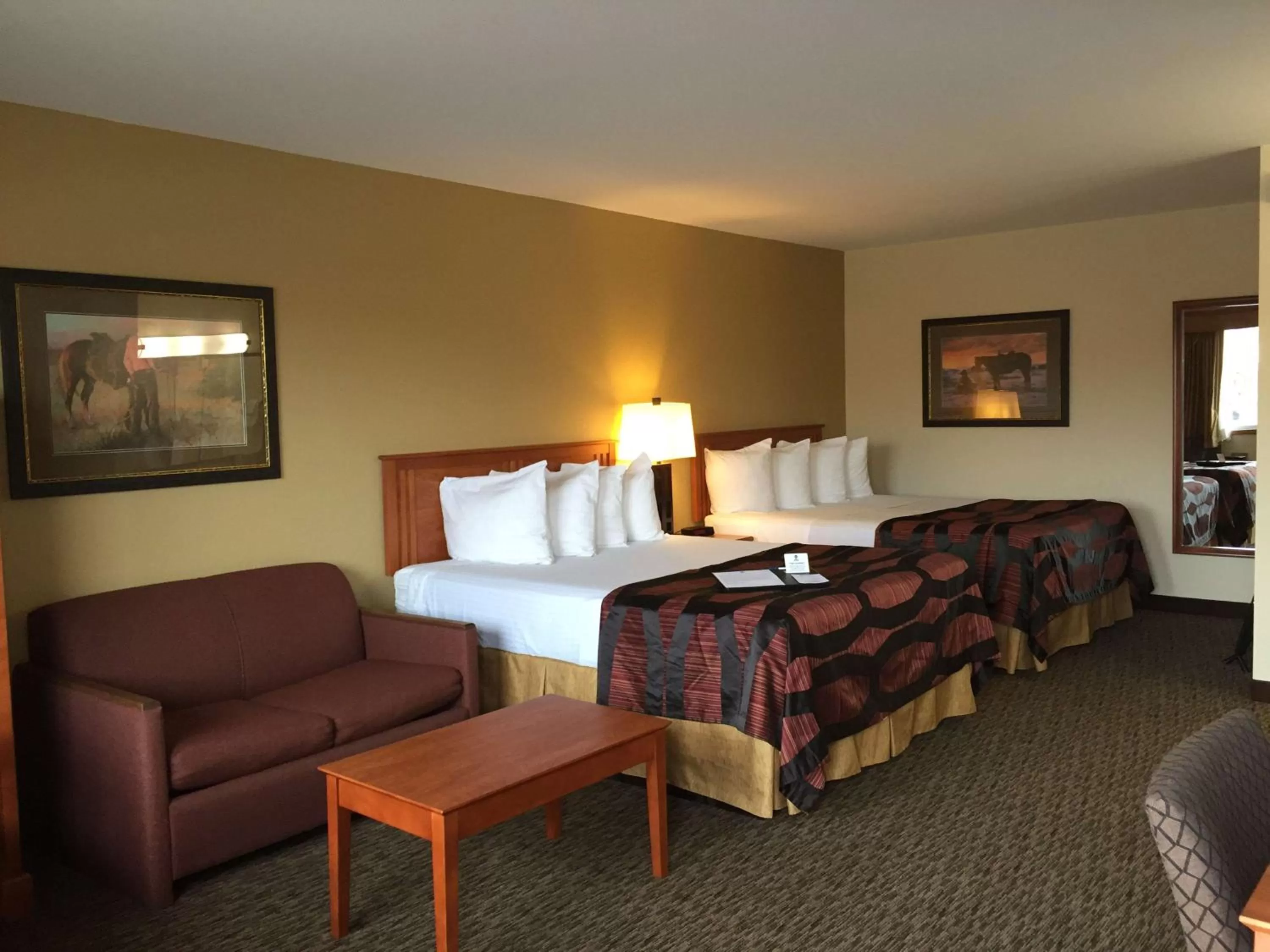 Photo of the whole room, Bed in Best Western Plains Motel