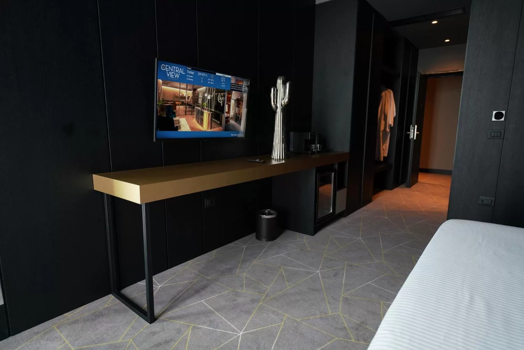 TV and multimedia, Bed in The Central View Boutique Hotel