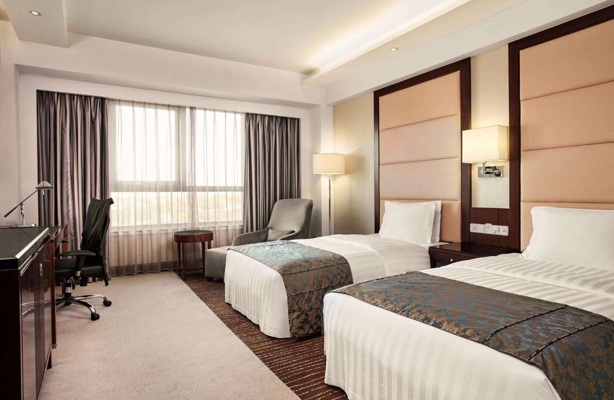 Photo of the whole room, Bed in Crowne Plaza Beijing International Airport by IHG