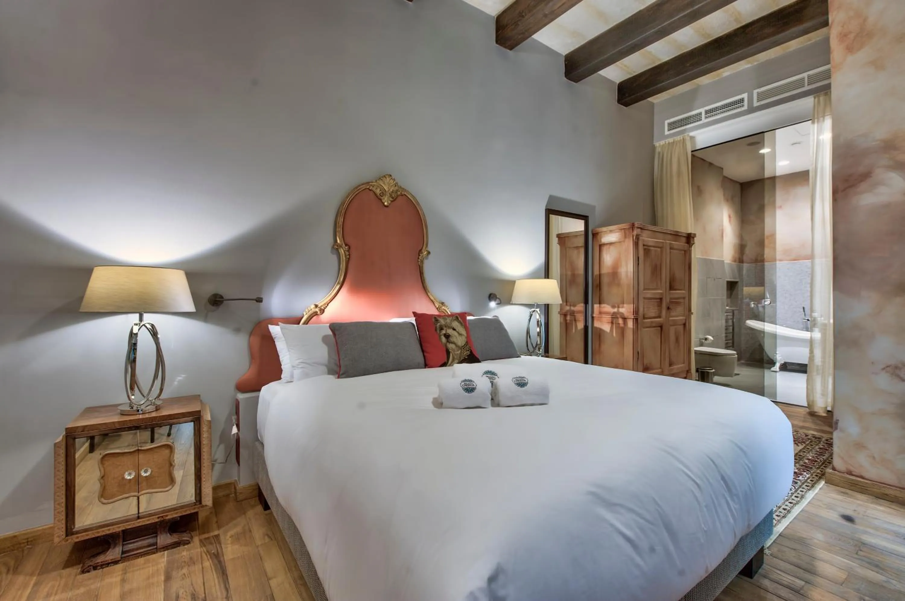 Photo of the whole room, Bed in Palazzo Consiglia - IK Collection