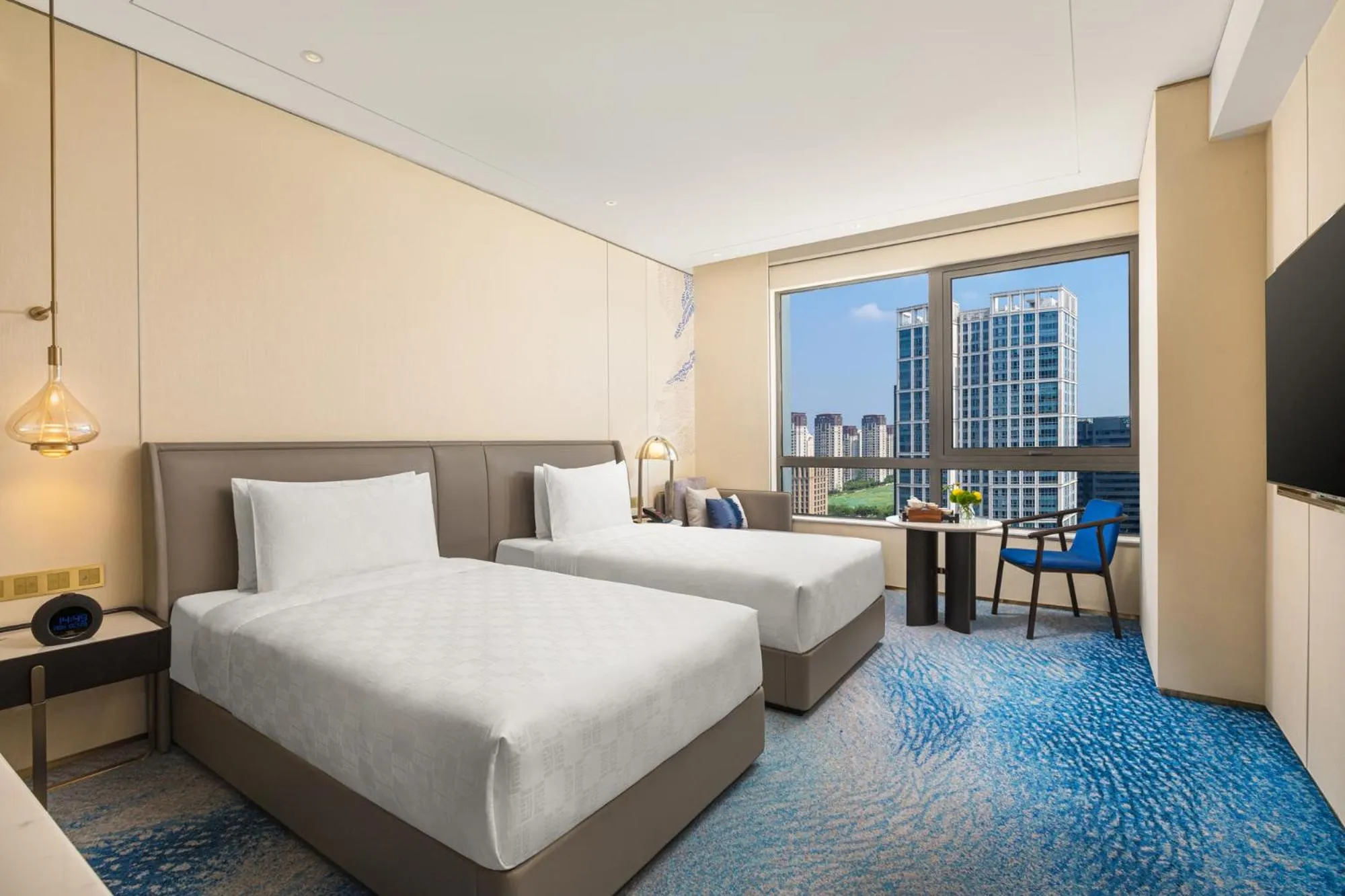 Bed in HUALUXE Shanghai Changfeng Park by IHG