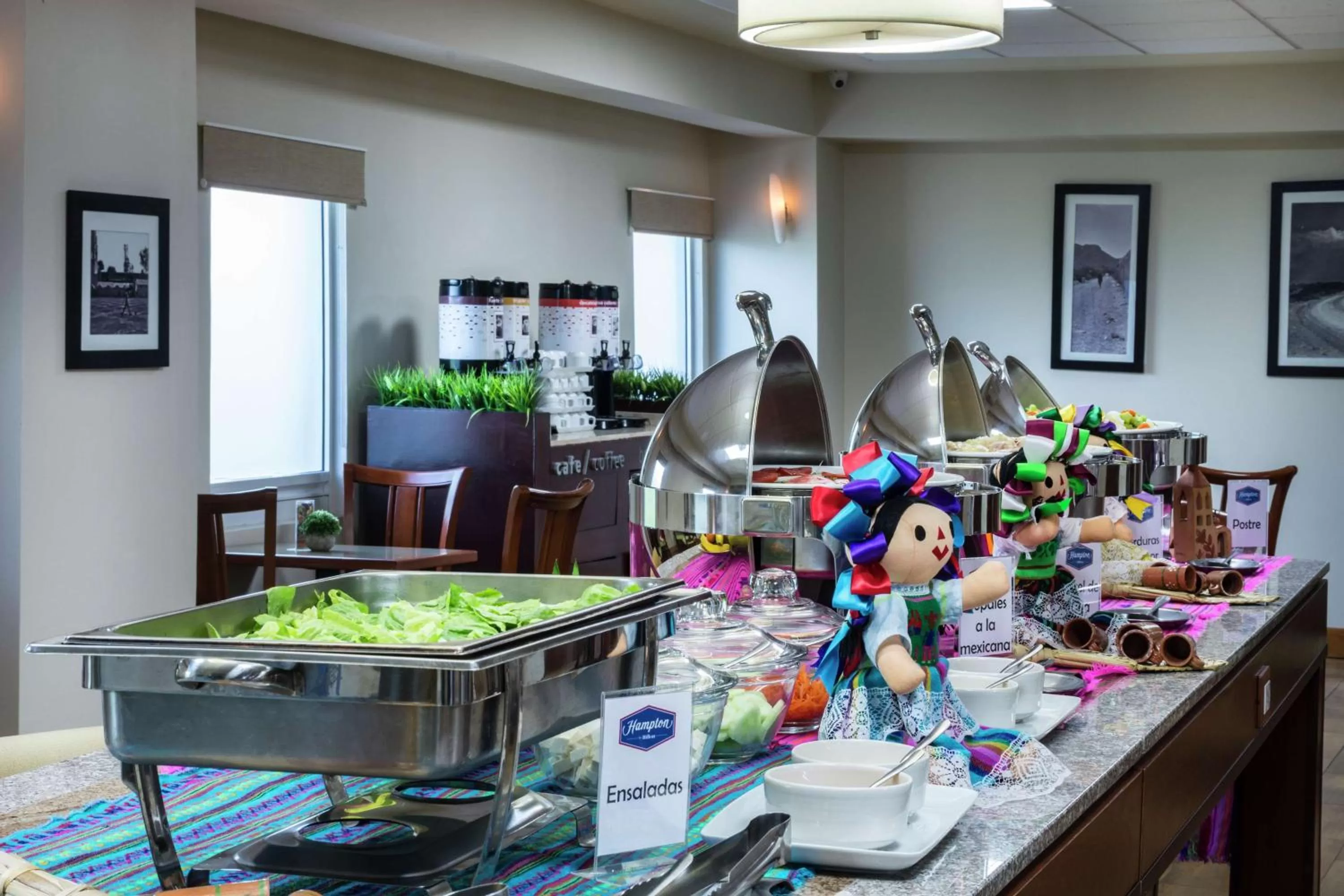 Dining area in Hampton by Hilton San Juan del Rio