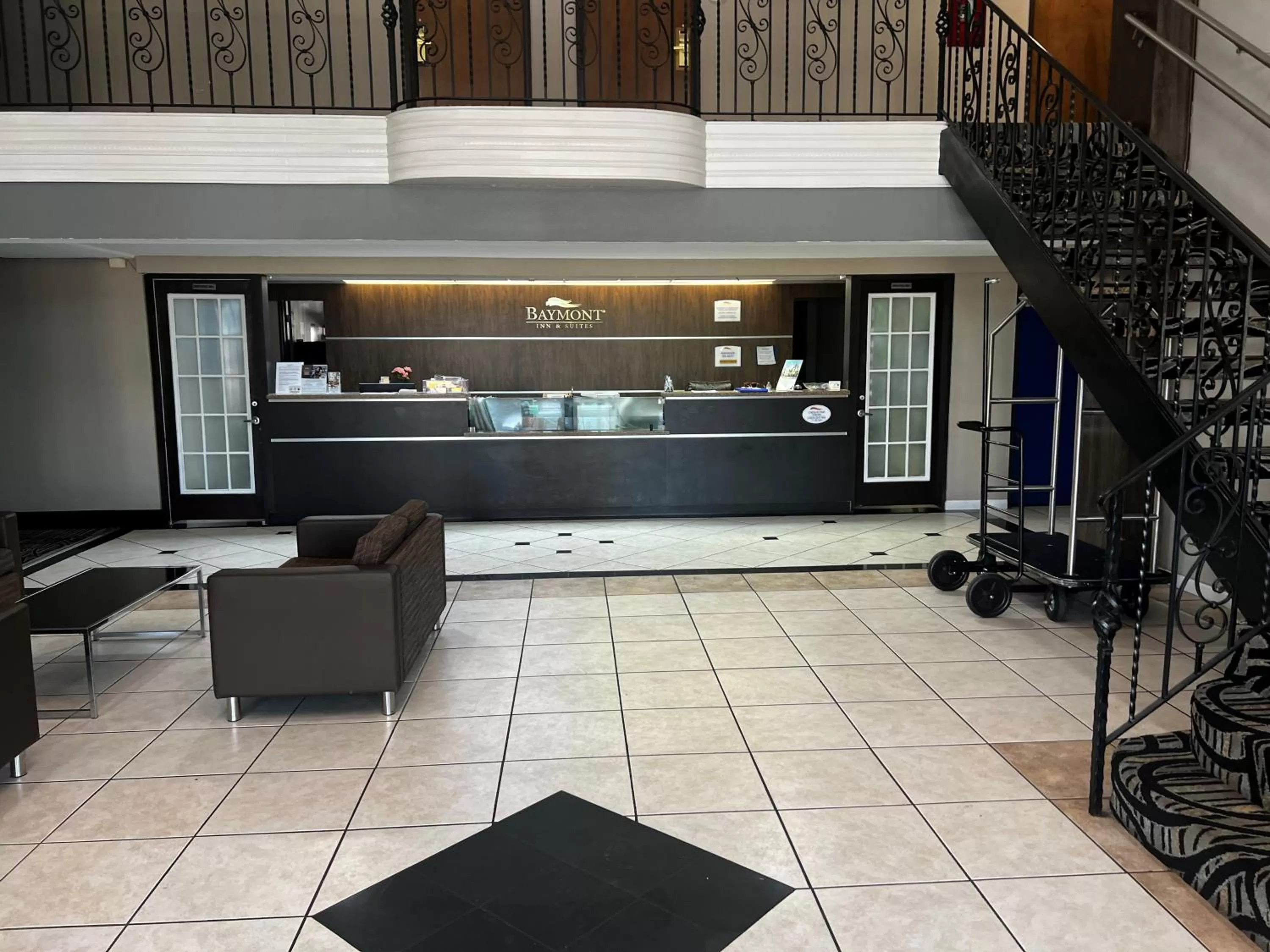 Lobby or reception in Baymont by Wyndham Port Arthur - Groves Area