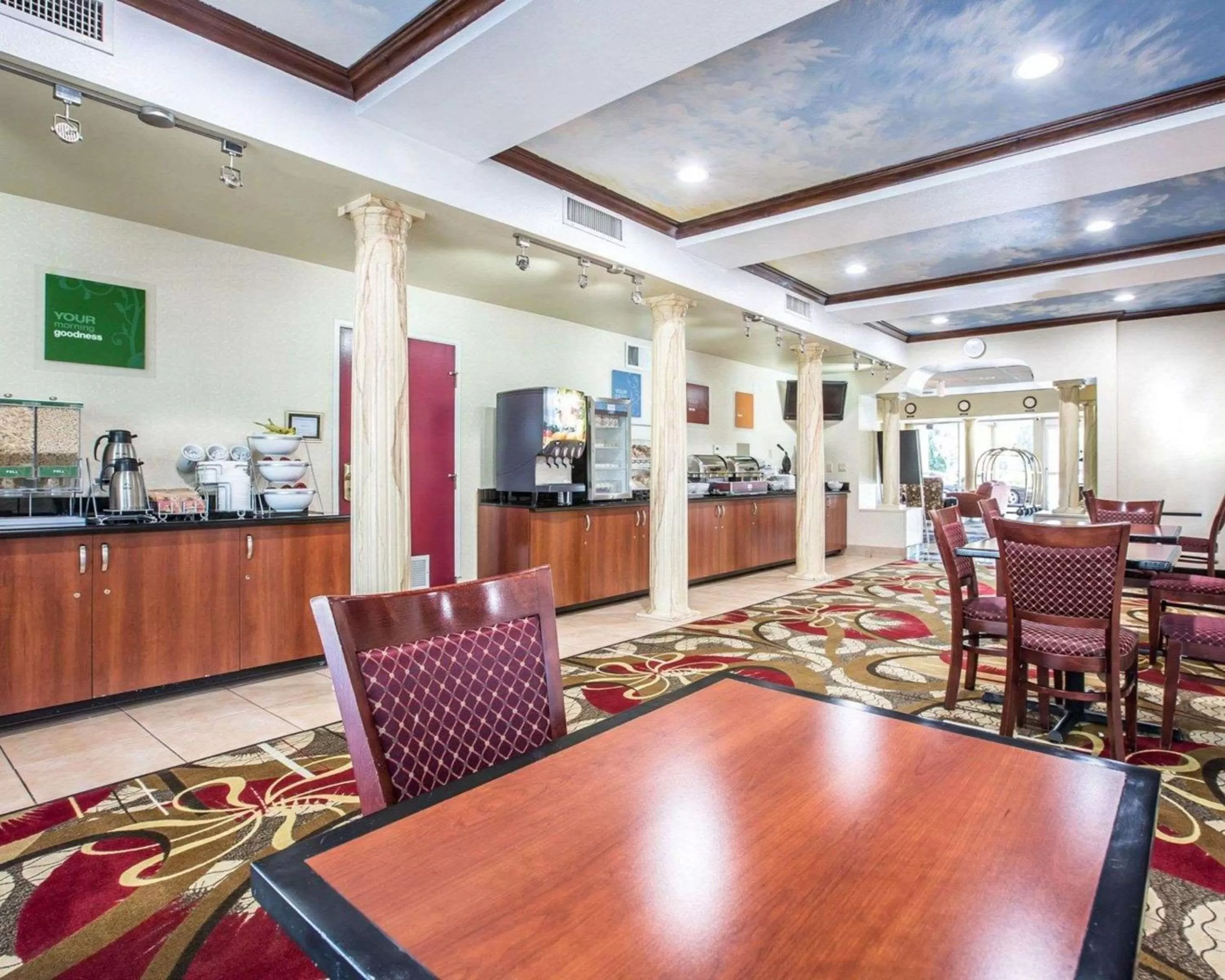 Restaurant/places to eat in Comfort Suites Bakersfield