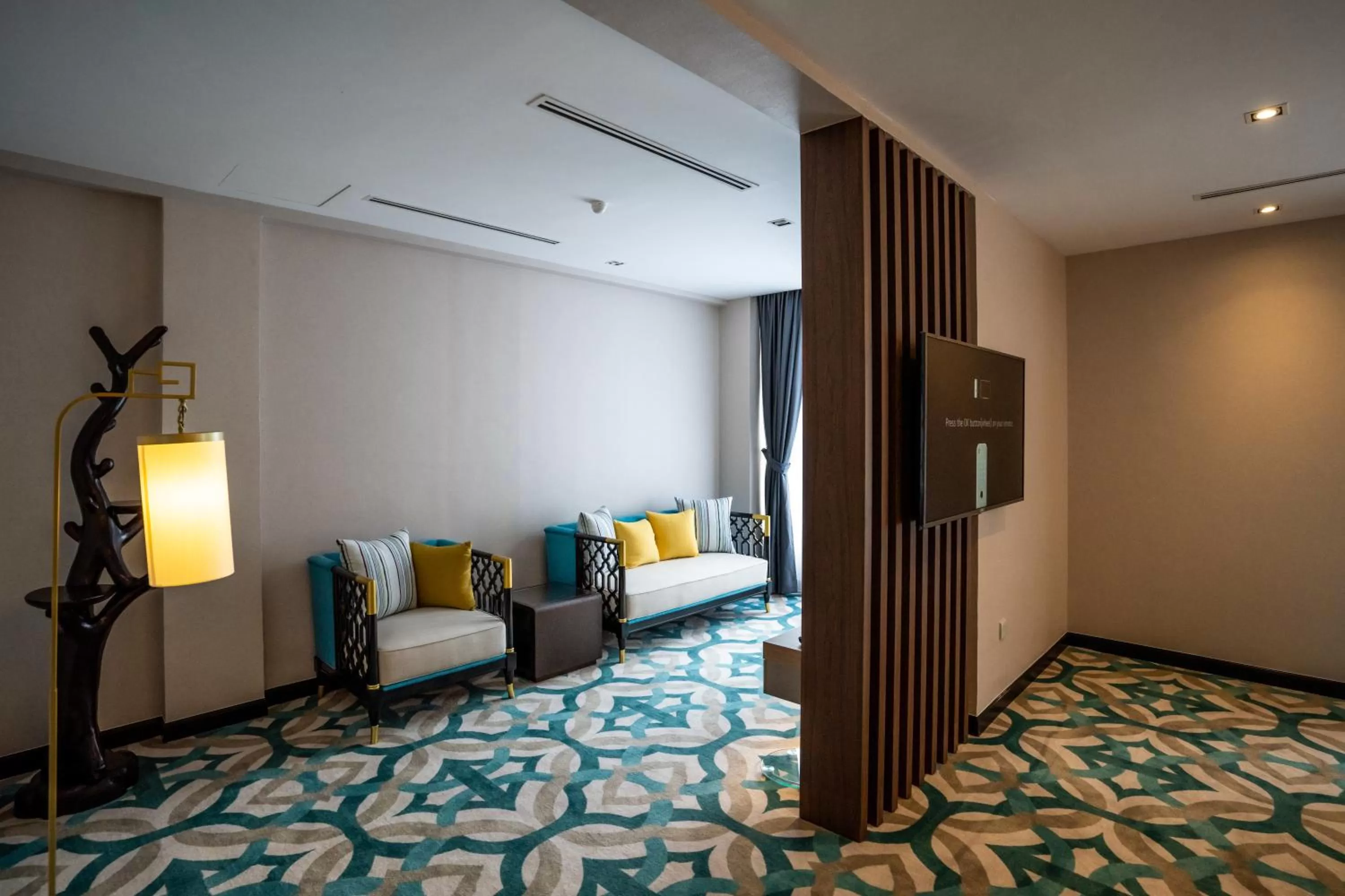 CHRISTEE SUITES HOTEL